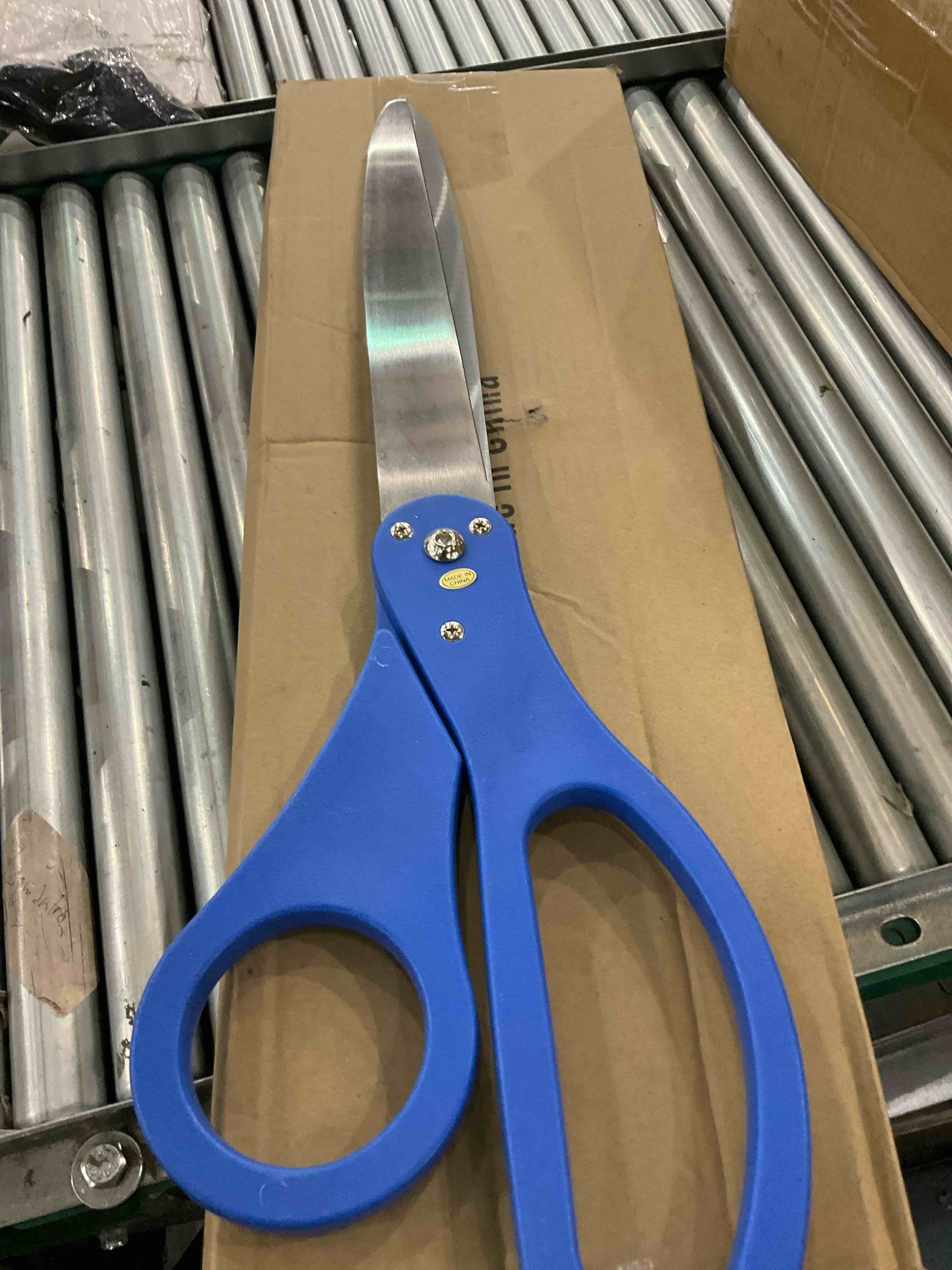 https://s3.amazonaws.com/lotting-images-prod/BargainHunt/EXS01501826_1716985917607.jpeg