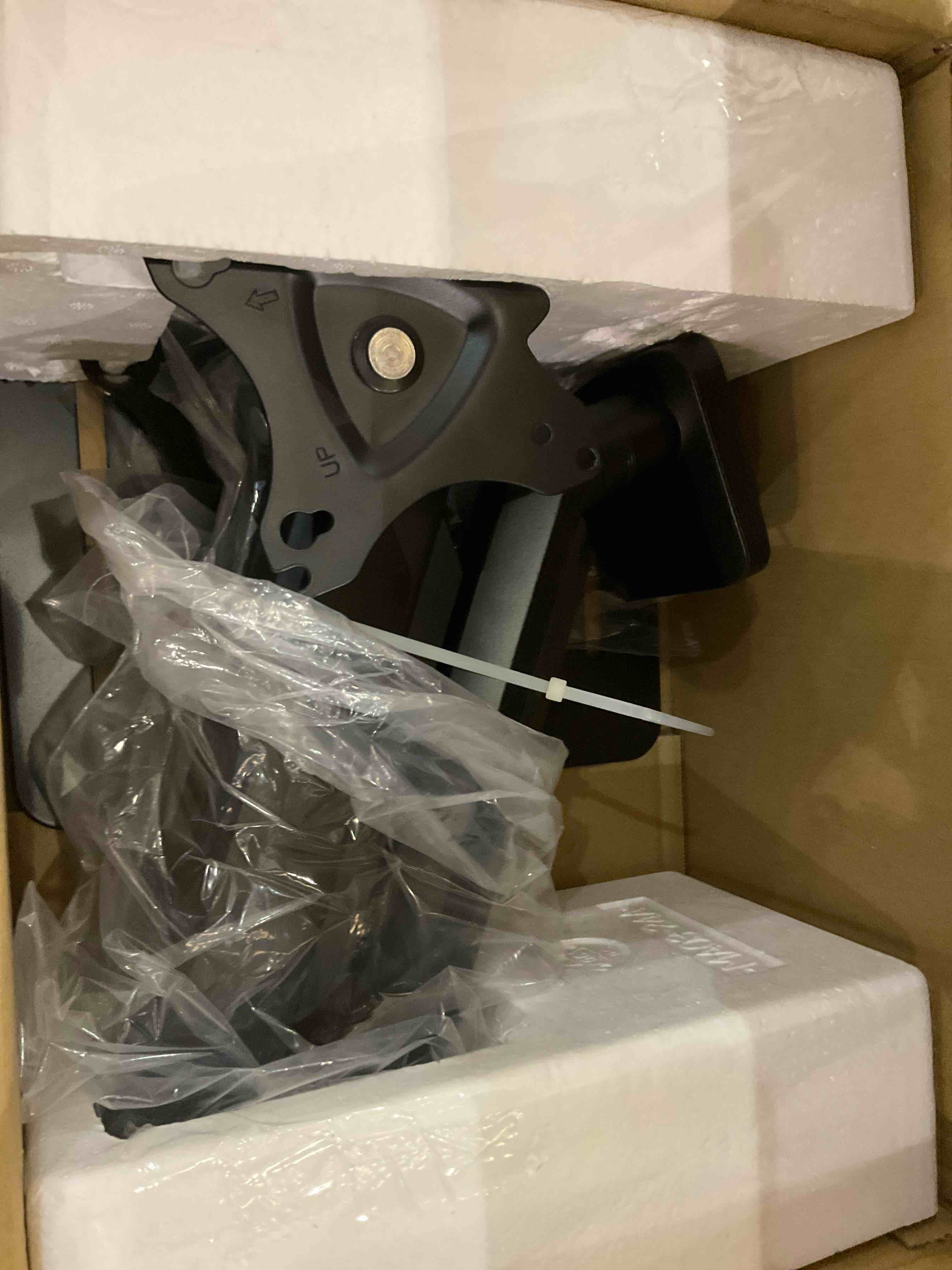 https://s3.amazonaws.com/lotting-images-prod/BargainHunt/EXS01501933_1717071469492.jpeg