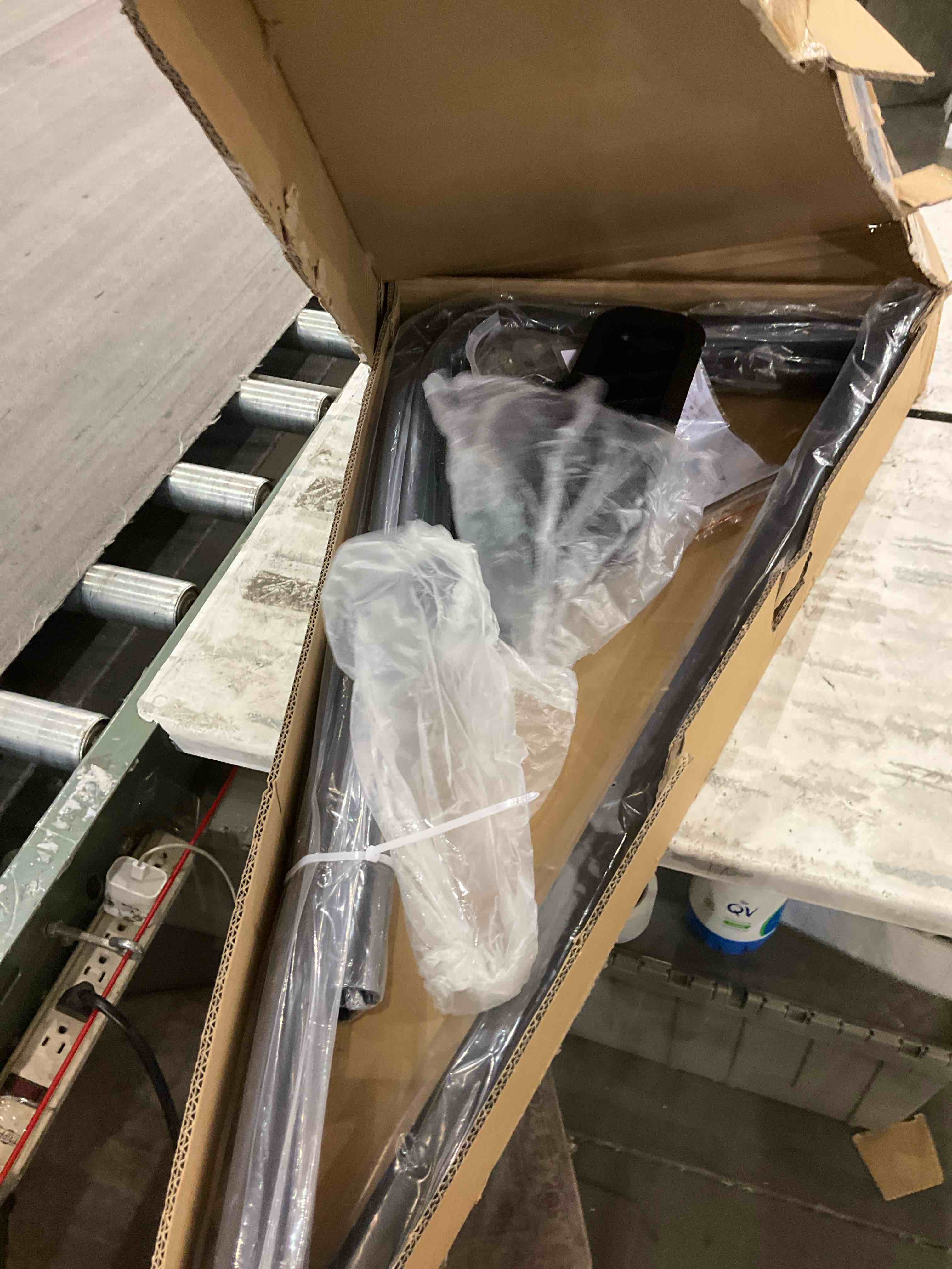 https://s3.amazonaws.com/lotting-images-prod/BargainHunt/EXS01502003_1715960454548.jpeg