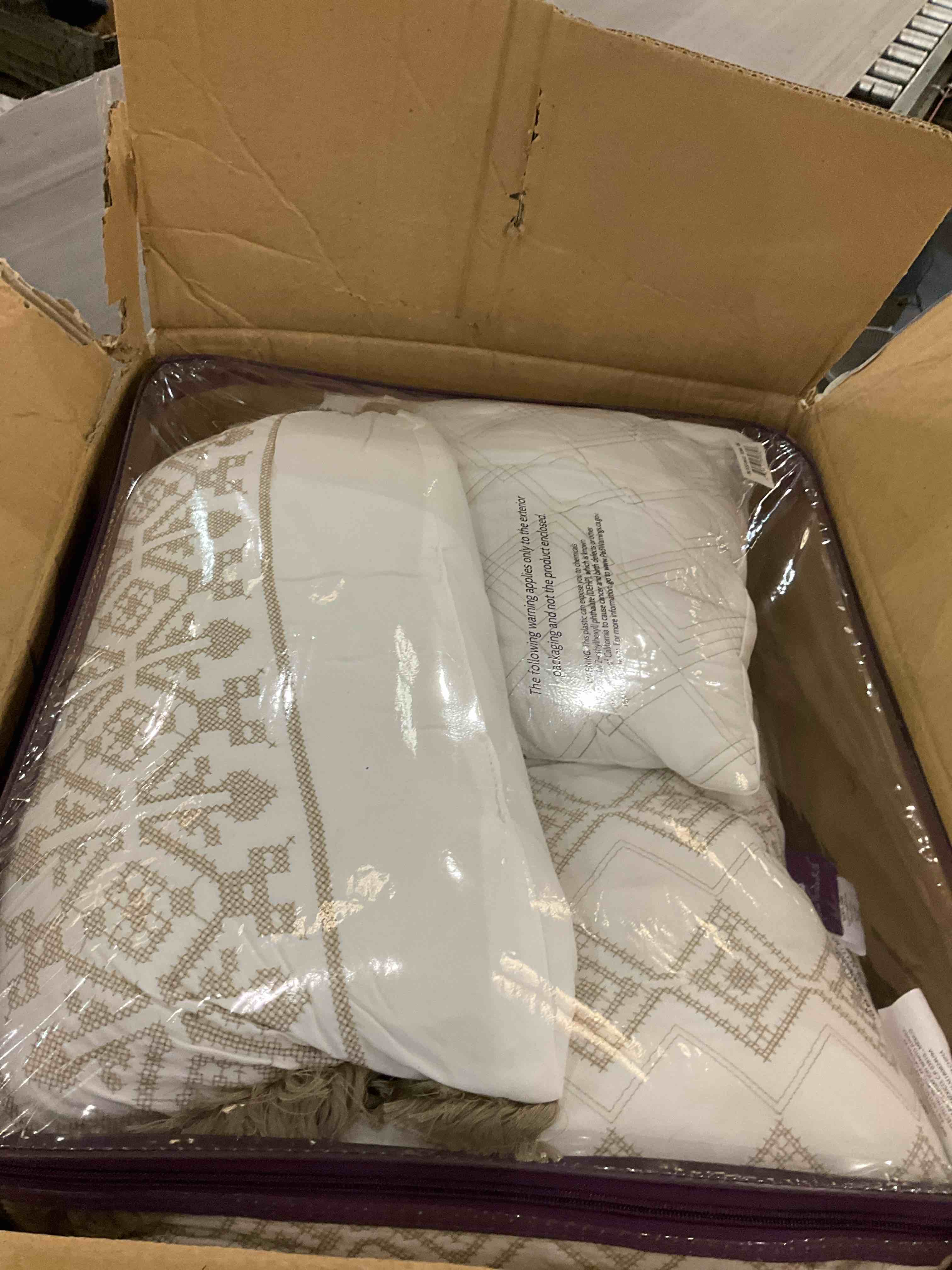 https://s3.amazonaws.com/lotting-images-prod/BargainHunt/EXS01502033_1715967153768.jpeg