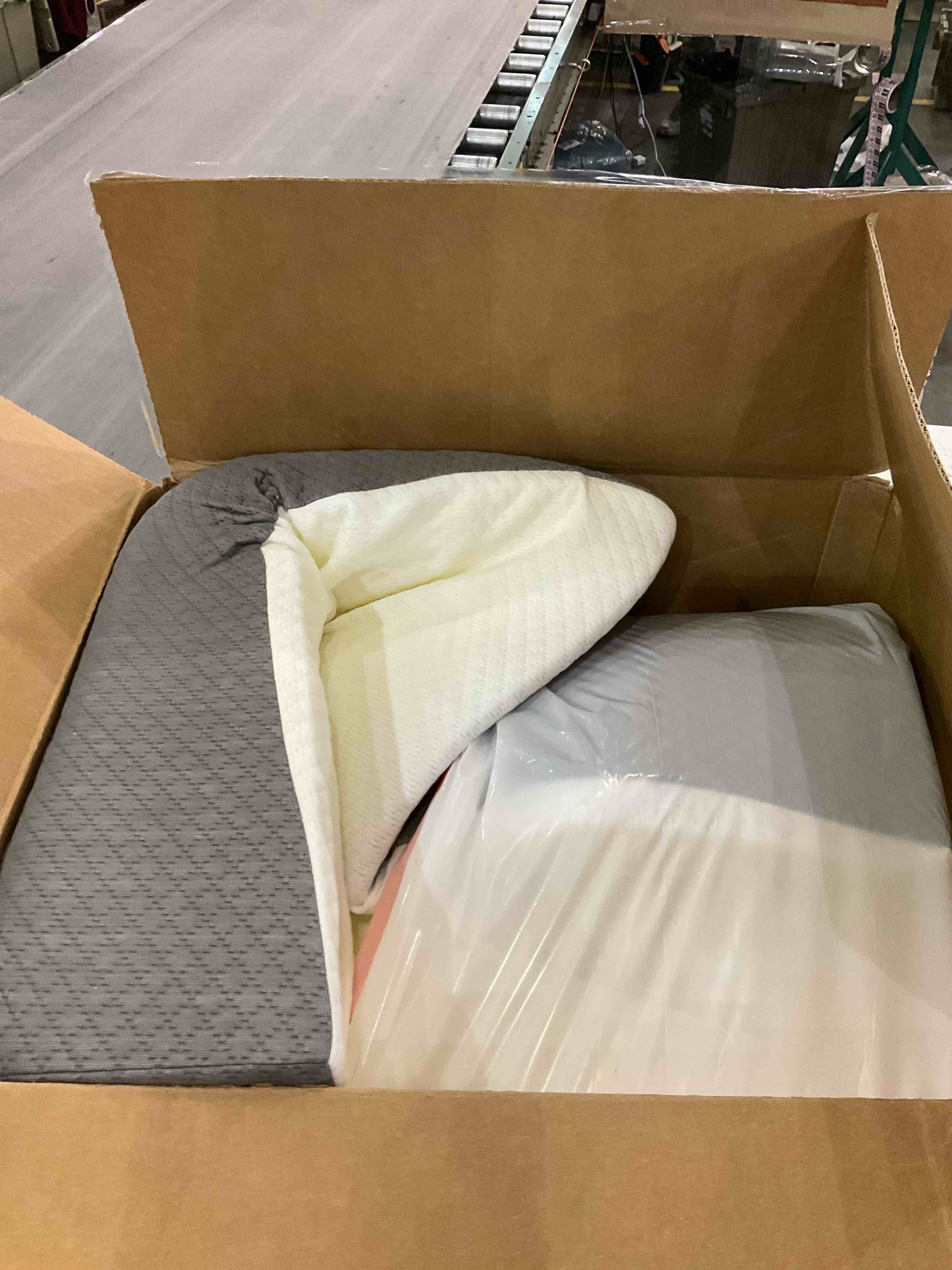 https://s3.amazonaws.com/lotting-images-prod/BargainHunt/EXS01502036_1715967397324.jpeg