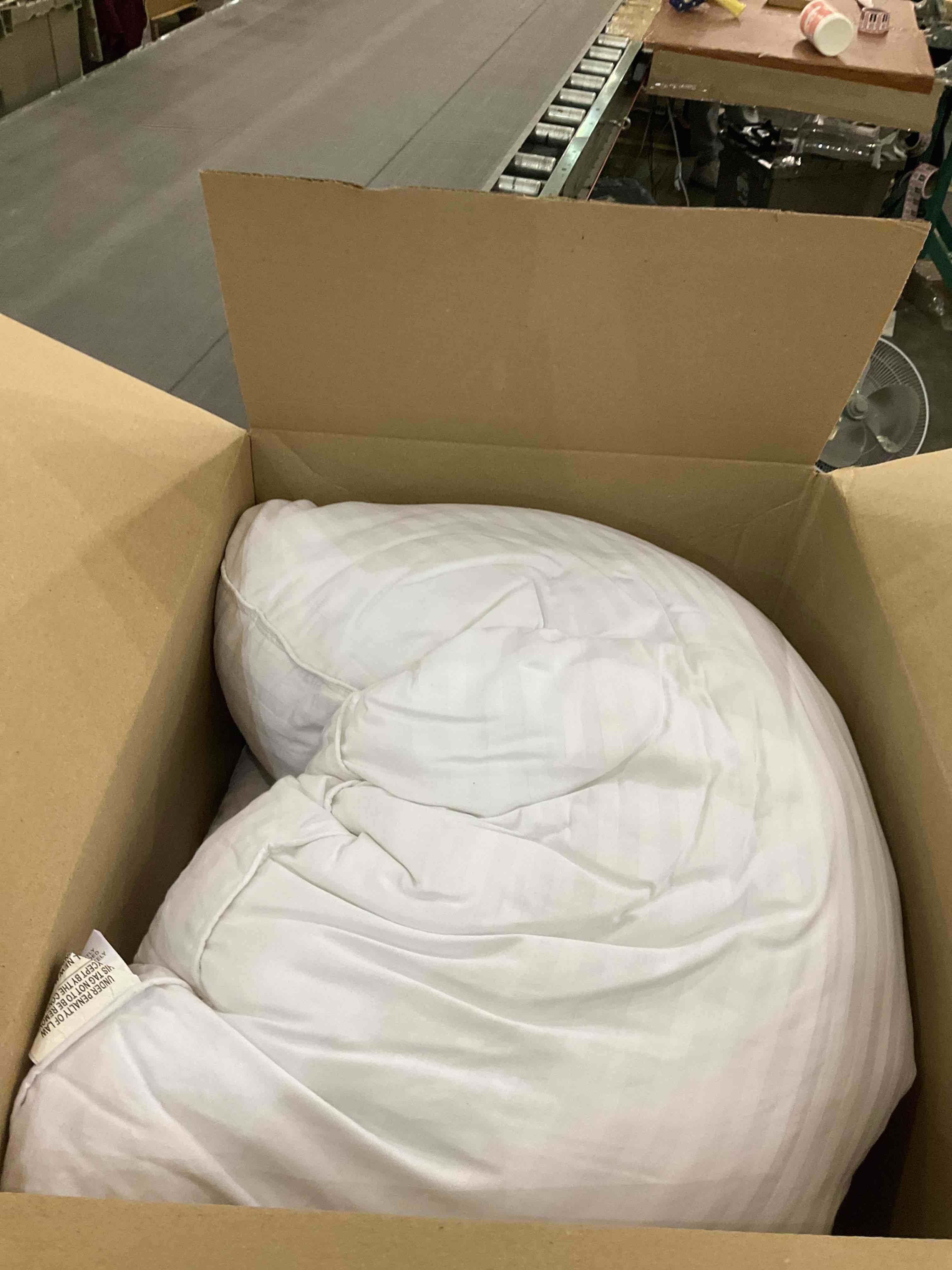 https://s3.amazonaws.com/lotting-images-prod/BargainHunt/EXS01502050_1715968342651.jpeg