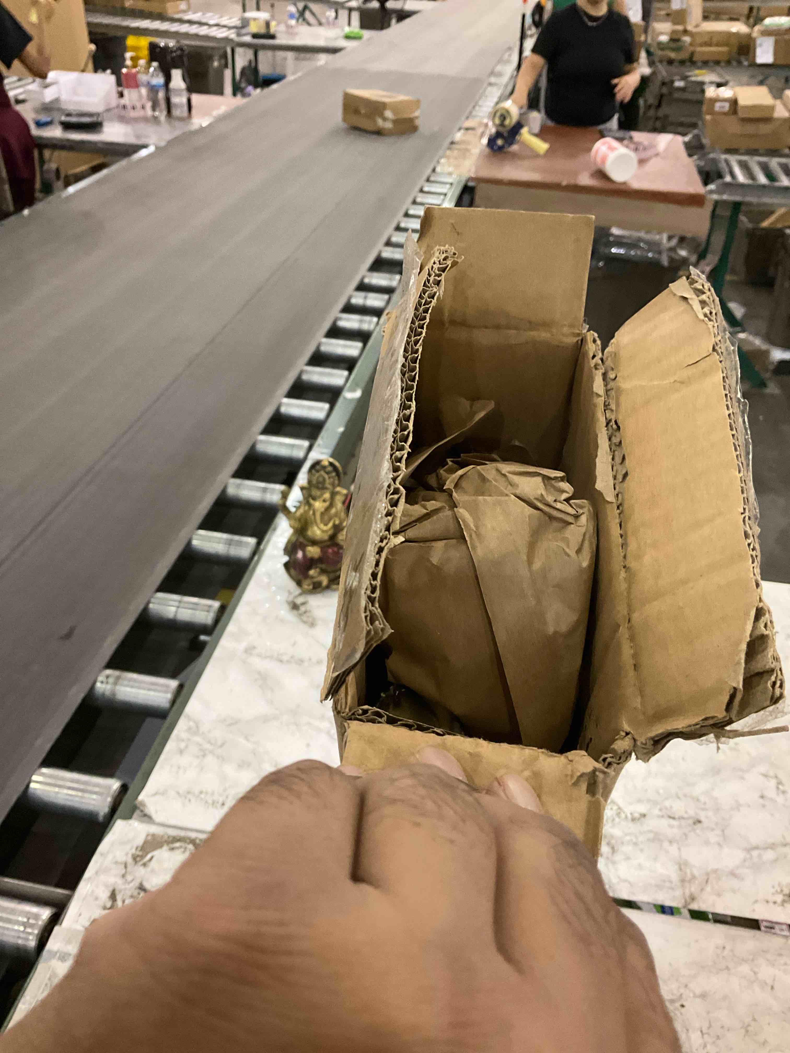https://s3.amazonaws.com/lotting-images-prod/BargainHunt/EXS01502066_1715971319091.jpeg