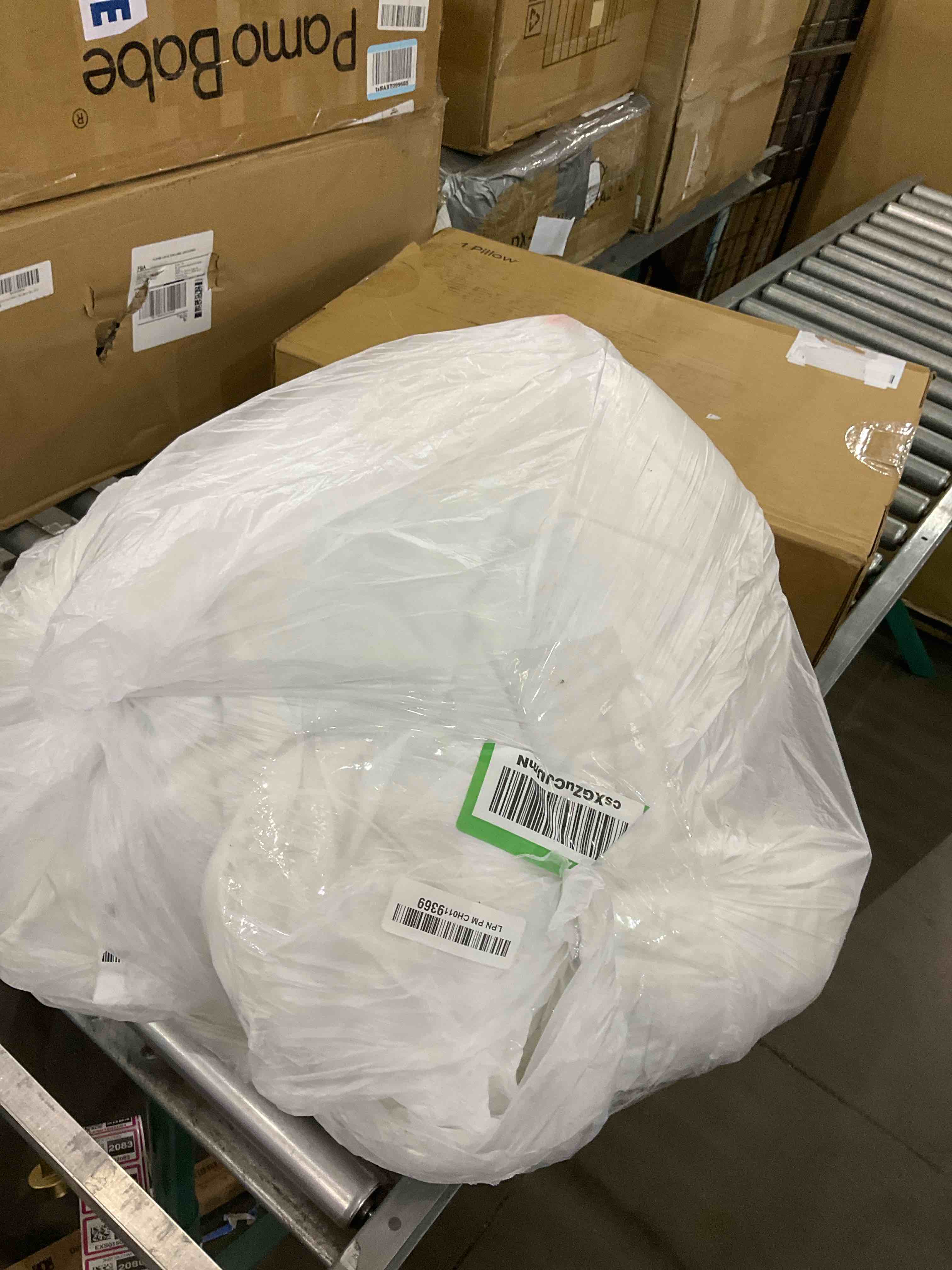 https://s3.amazonaws.com/lotting-images-prod/BargainHunt/EXS01502069_1715971452213.jpeg