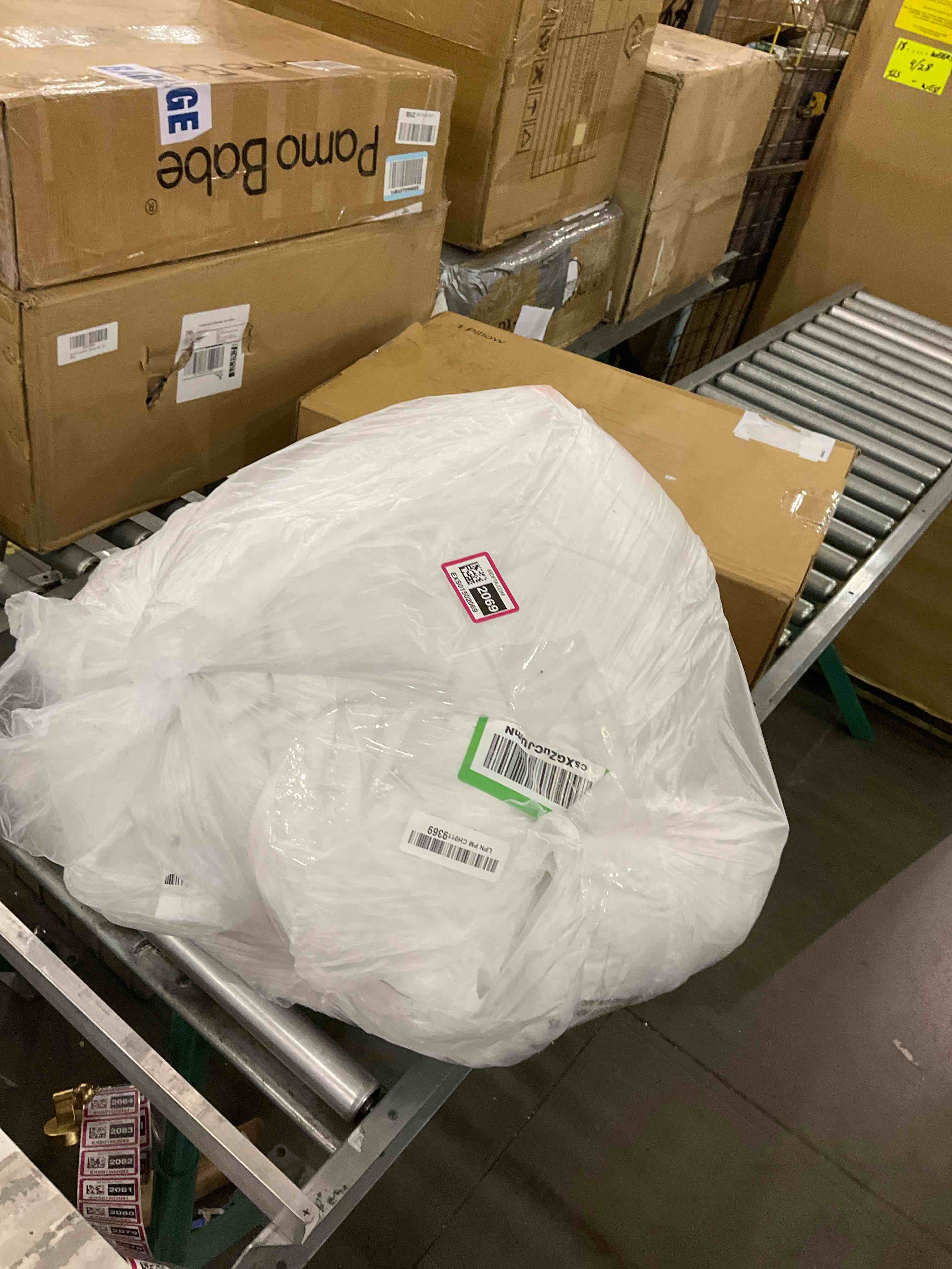 https://s3.amazonaws.com/lotting-images-prod/BargainHunt/EXS01502069_1715971458559.jpeg