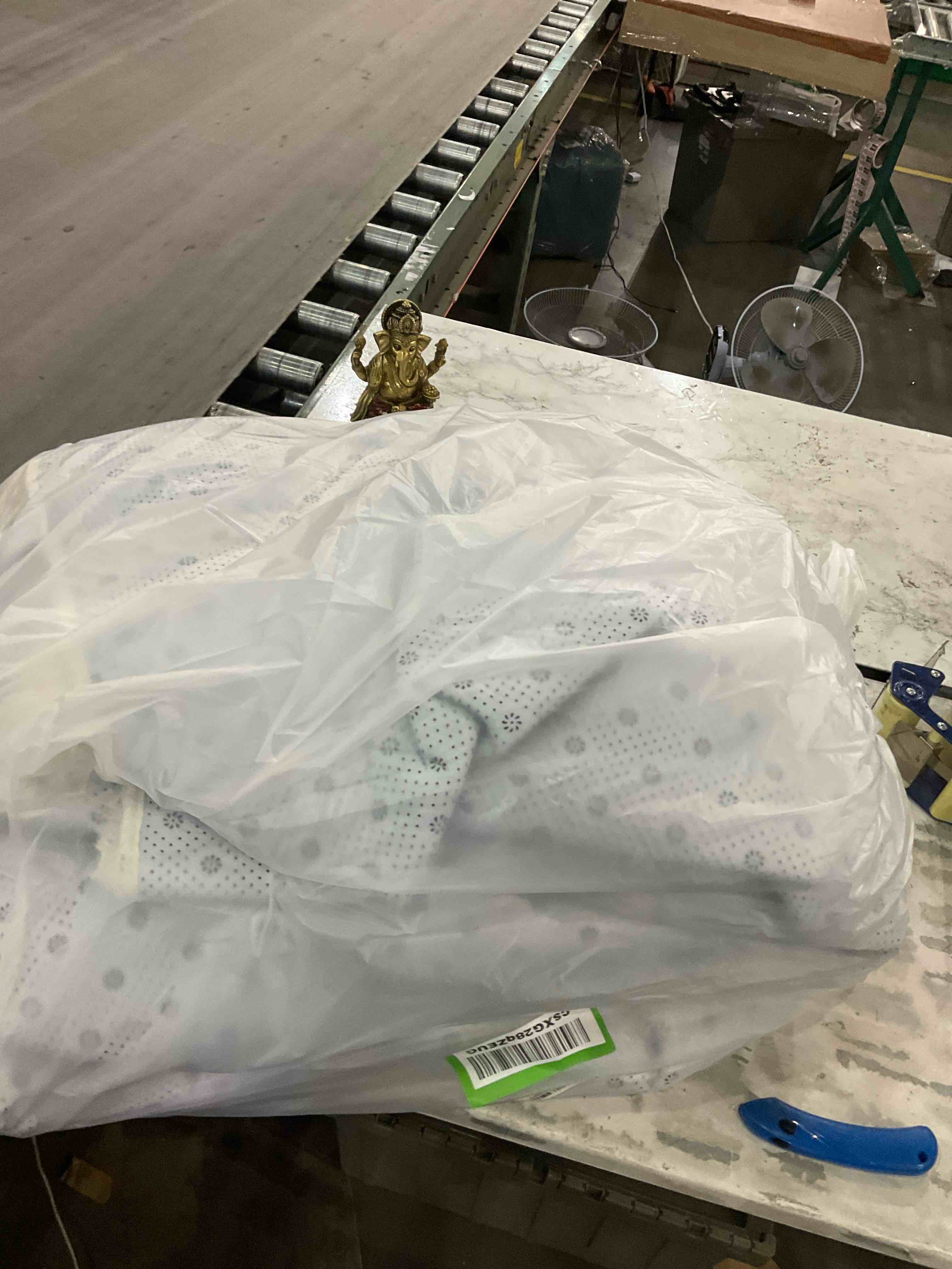 https://s3.amazonaws.com/lotting-images-prod/BargainHunt/EXS01502076_1716204161524.jpeg