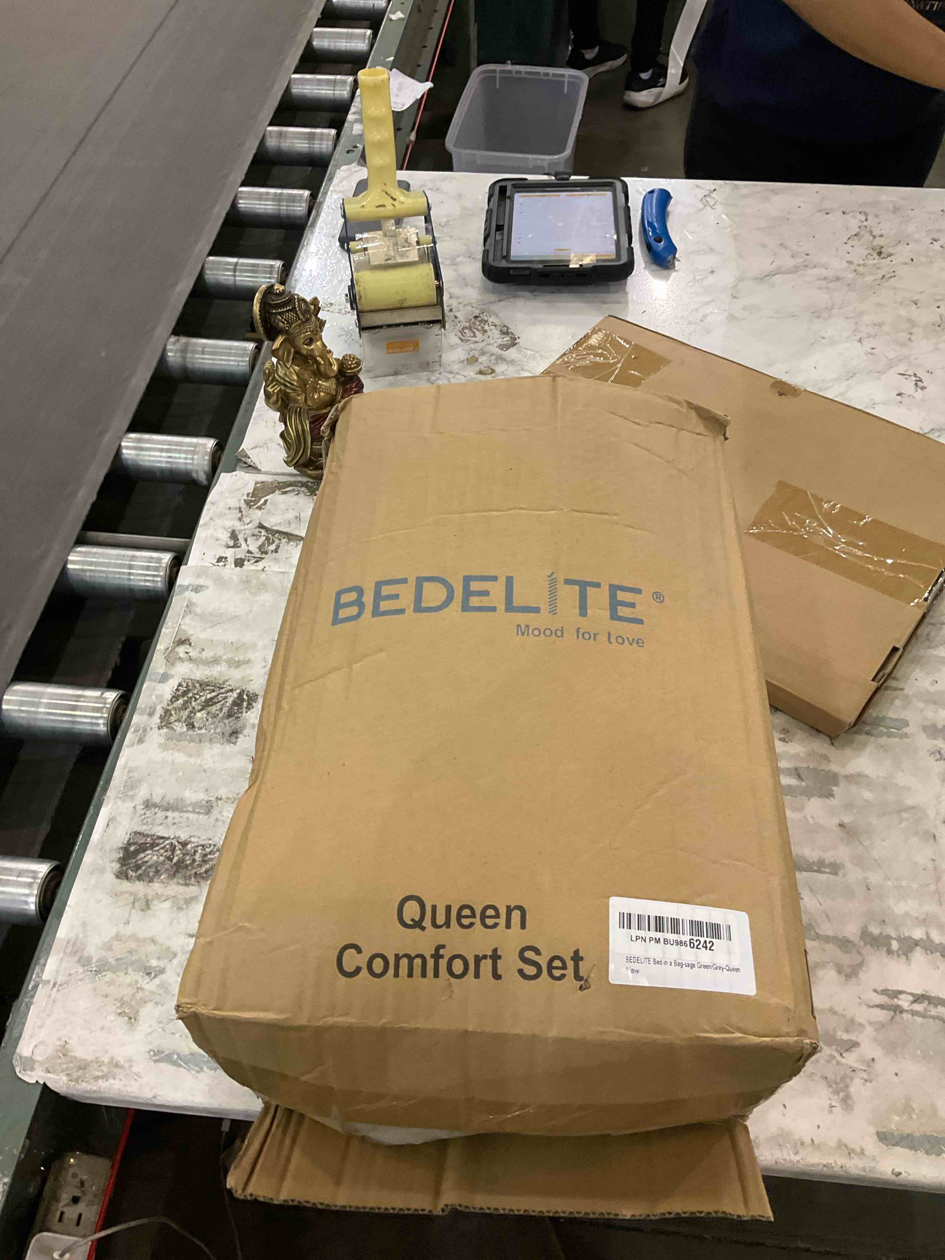 https://s3.amazonaws.com/lotting-images-prod/BargainHunt/EXS01502359_1716300589865.jpeg