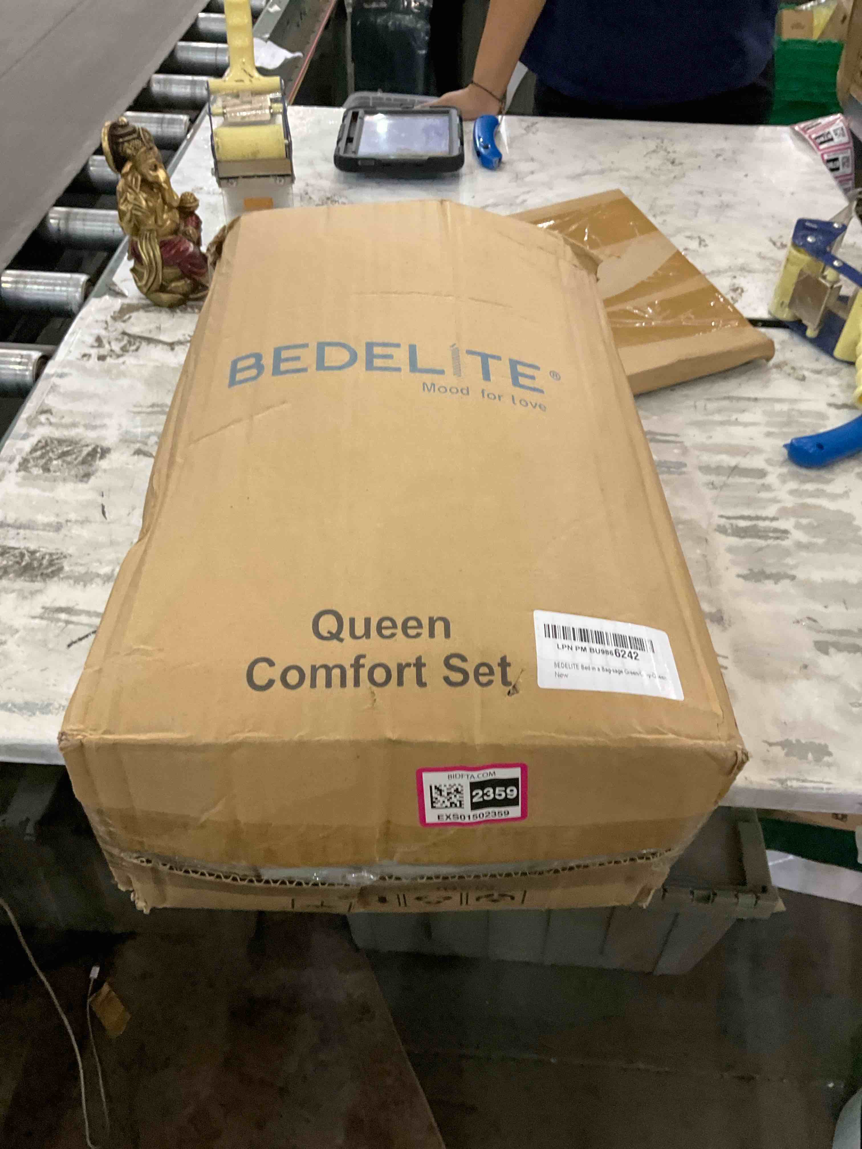 https://s3.amazonaws.com/lotting-images-prod/BargainHunt/EXS01502359_1716300611383.jpeg