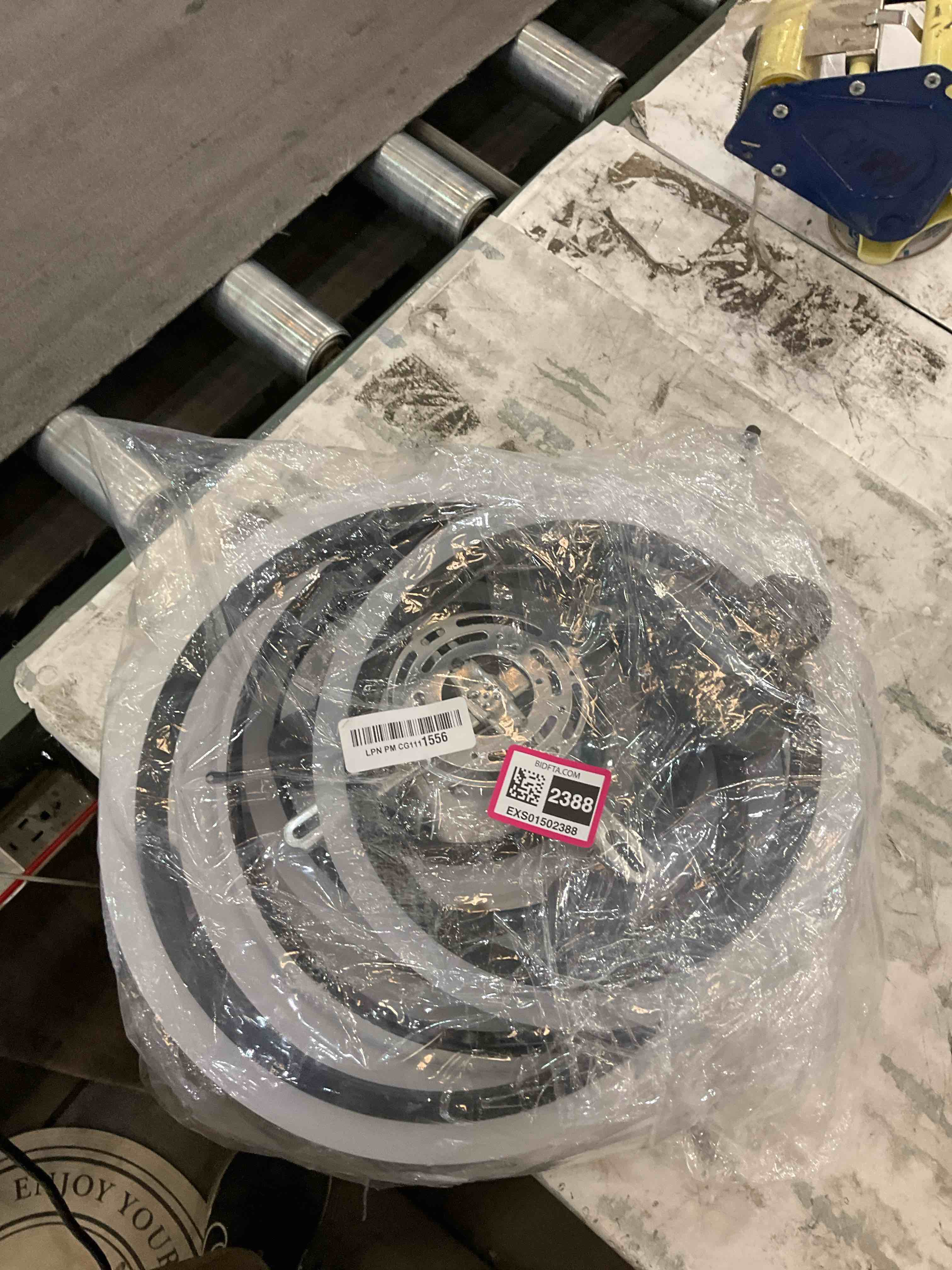 https://s3.amazonaws.com/lotting-images-prod/BargainHunt/EXS01502388_1716304508391.jpeg