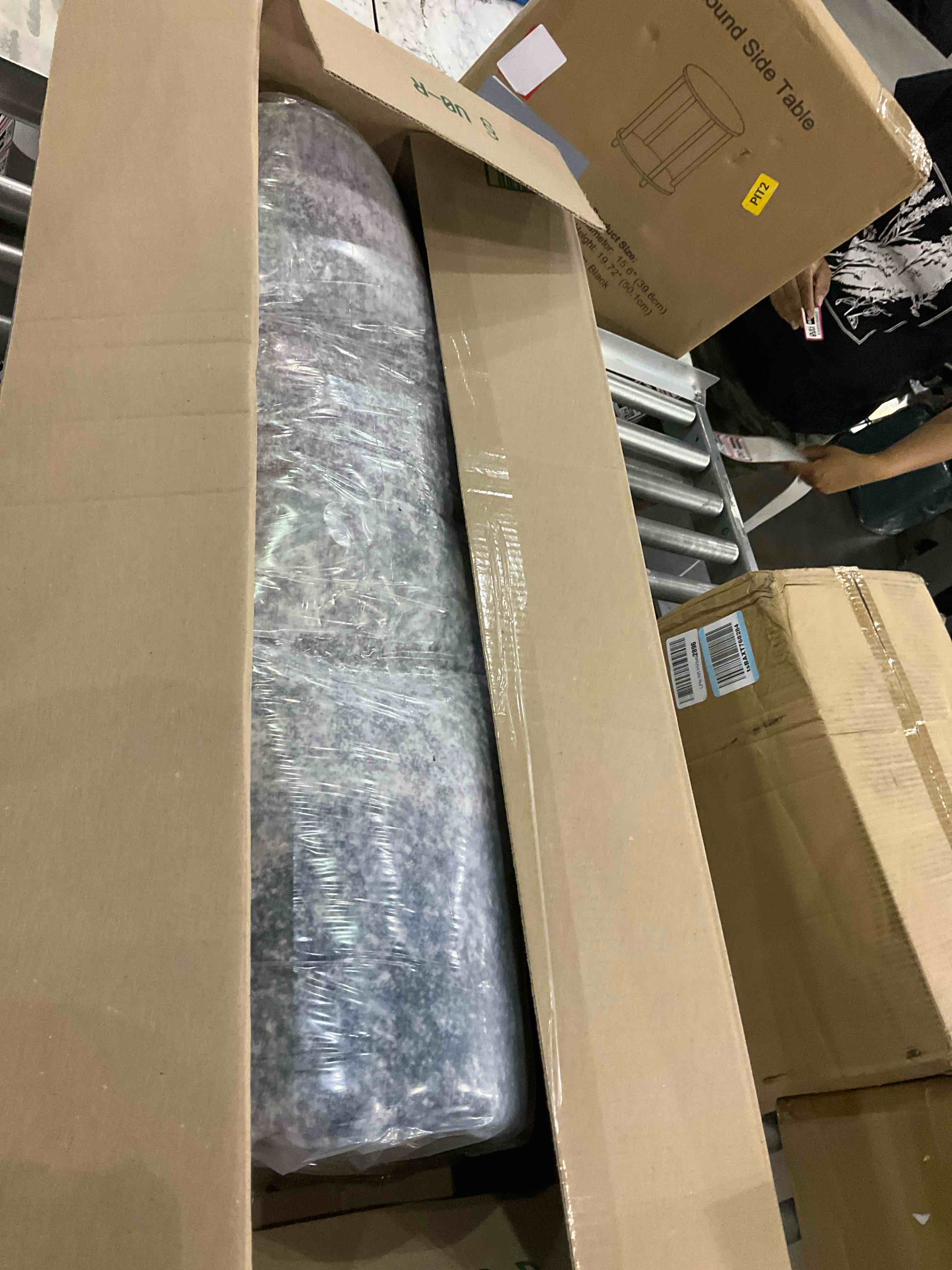 https://s3.amazonaws.com/lotting-images-prod/BargainHunt/EXS01502464_1716378013370.jpeg