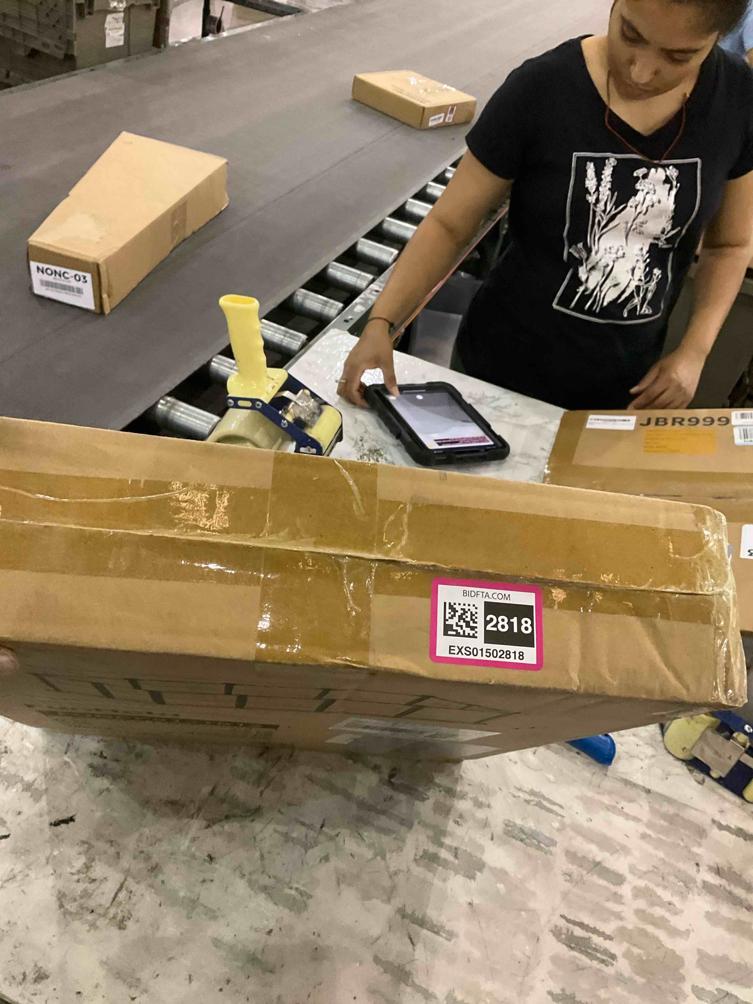 https://s3.amazonaws.com/lotting-images-prod/BargainHunt/EXS01502818_1717510139844.jpeg