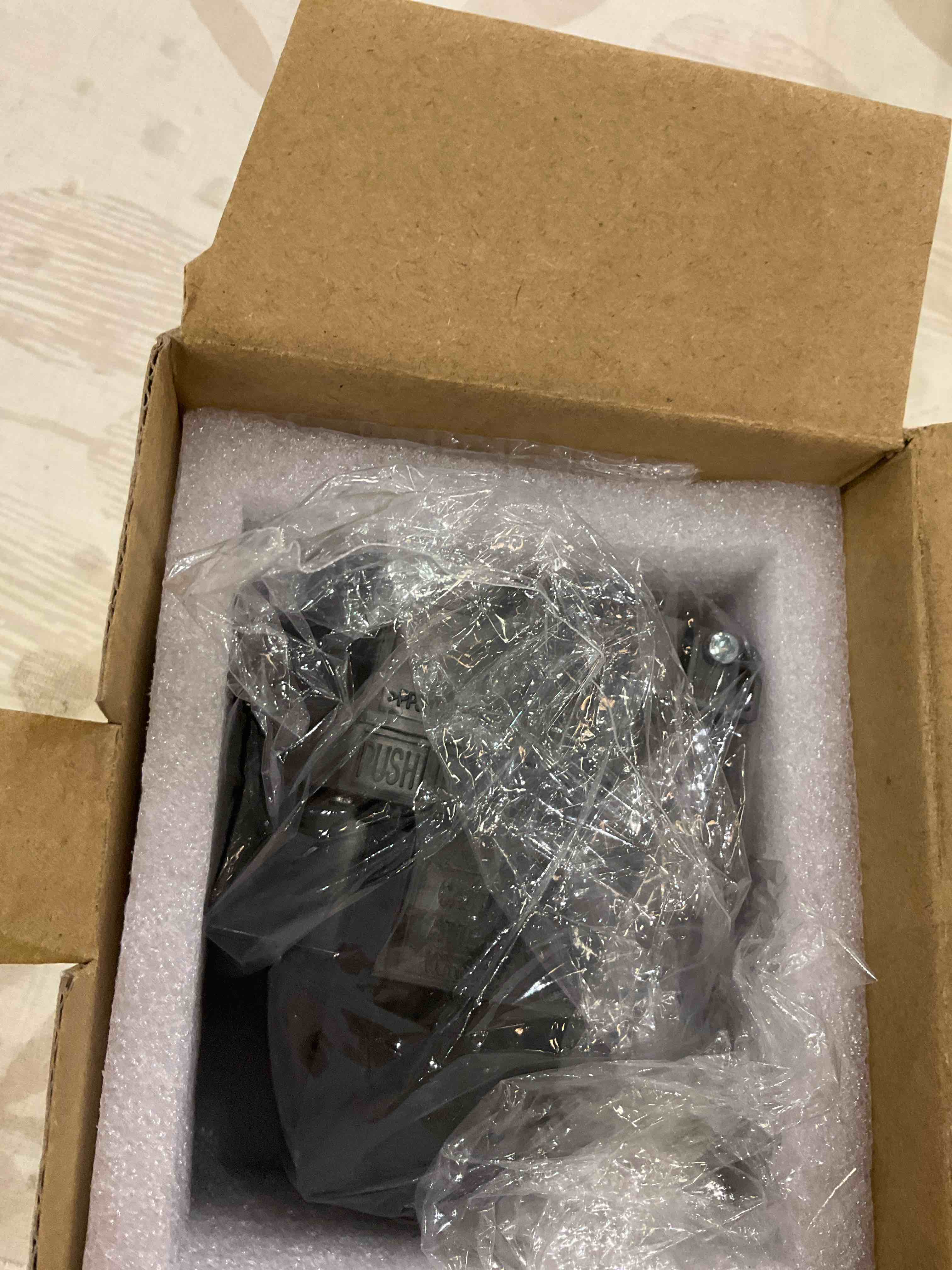 https://s3.amazonaws.com/lotting-images-prod/BargainHunt/EXS01503072_1715707371091.jpeg