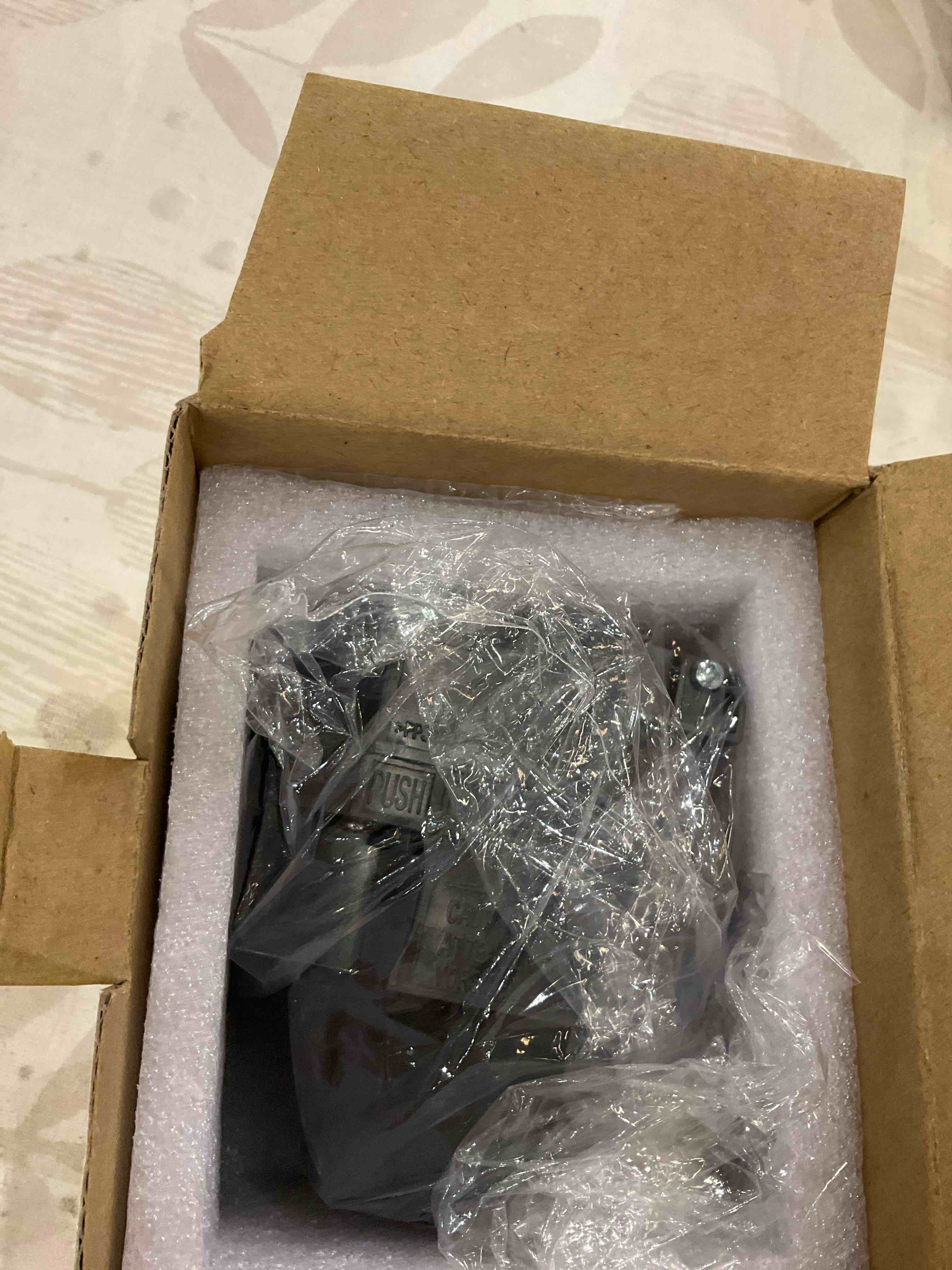 https://s3.amazonaws.com/lotting-images-prod/BargainHunt/EXS01503072_1715707372977.jpeg