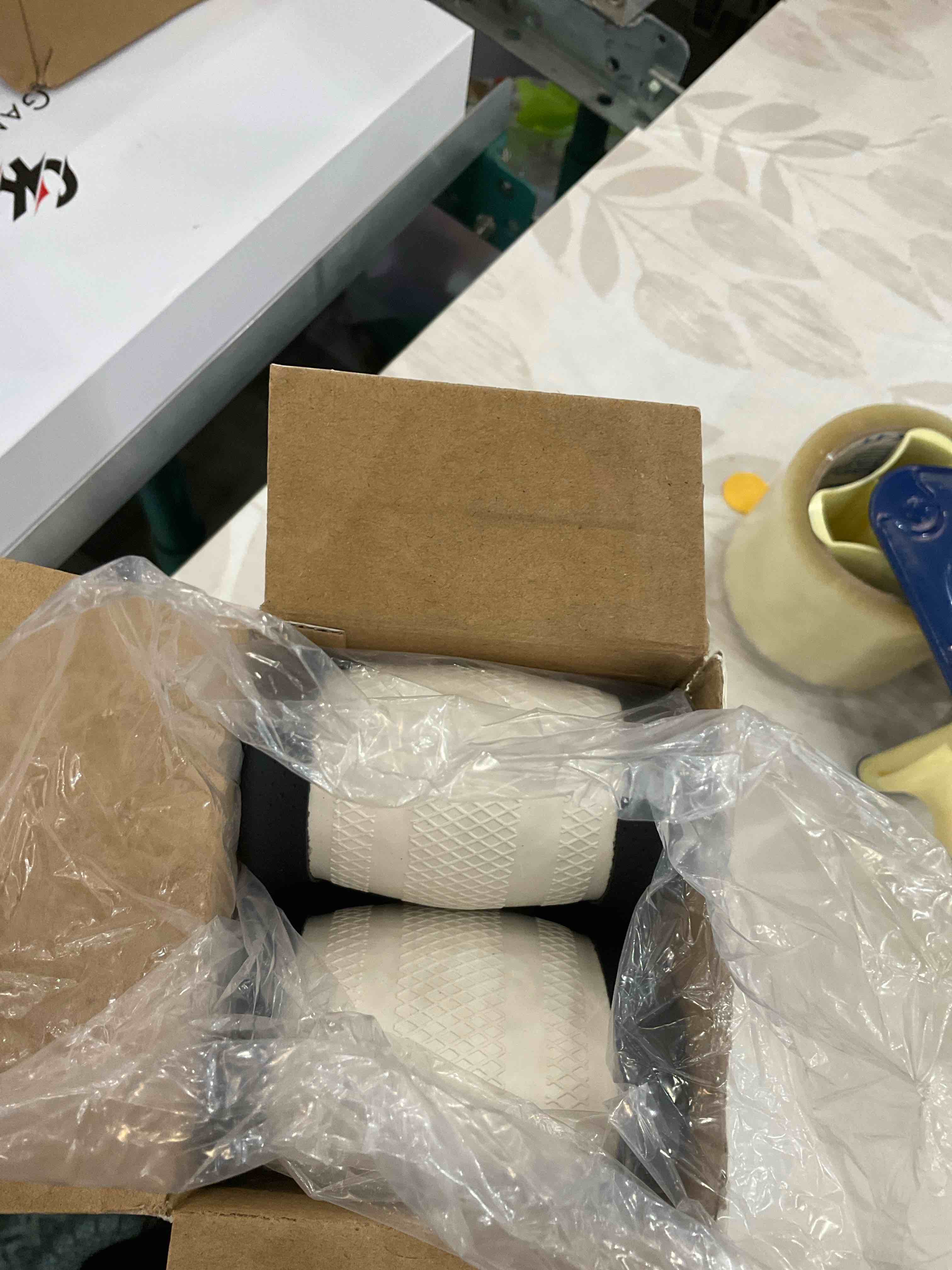 https://s3.amazonaws.com/lotting-images-prod/BargainHunt/EXS01503080_1715708031505.jpeg