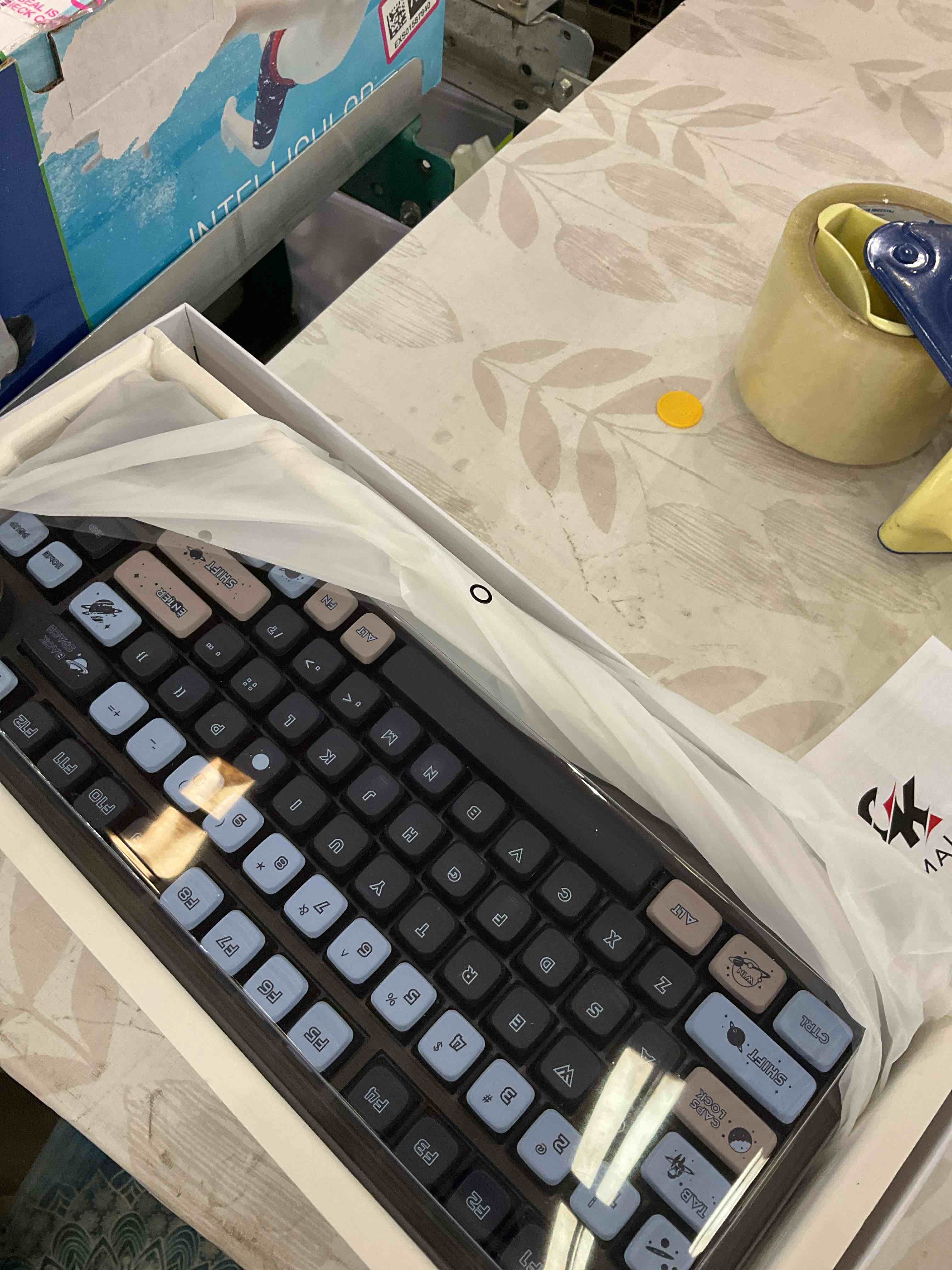 https://s3.amazonaws.com/lotting-images-prod/BargainHunt/EXS01503084_1715708443080.jpeg