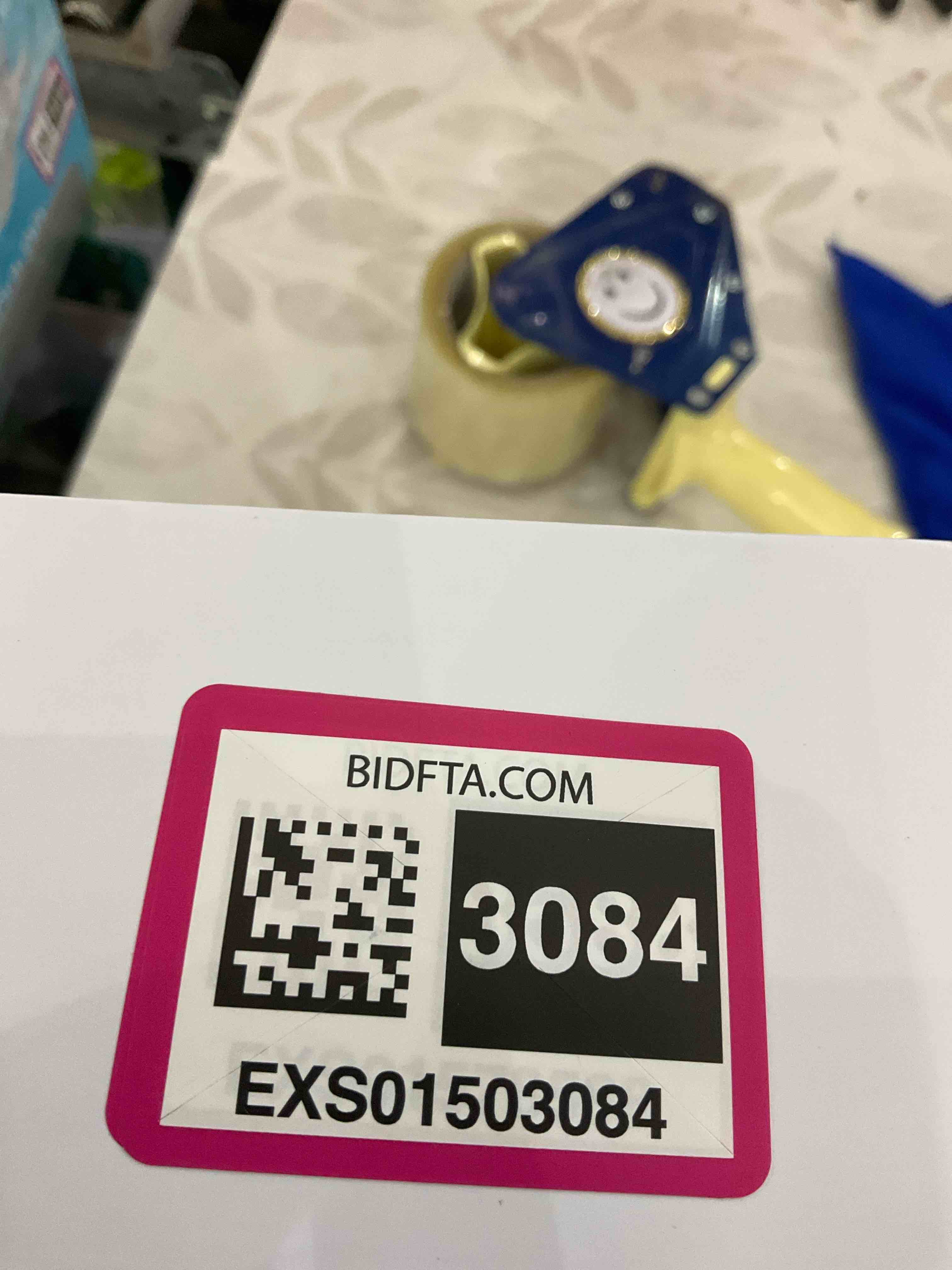 https://s3.amazonaws.com/lotting-images-prod/BargainHunt/EXS01503084_1715708490418.jpeg