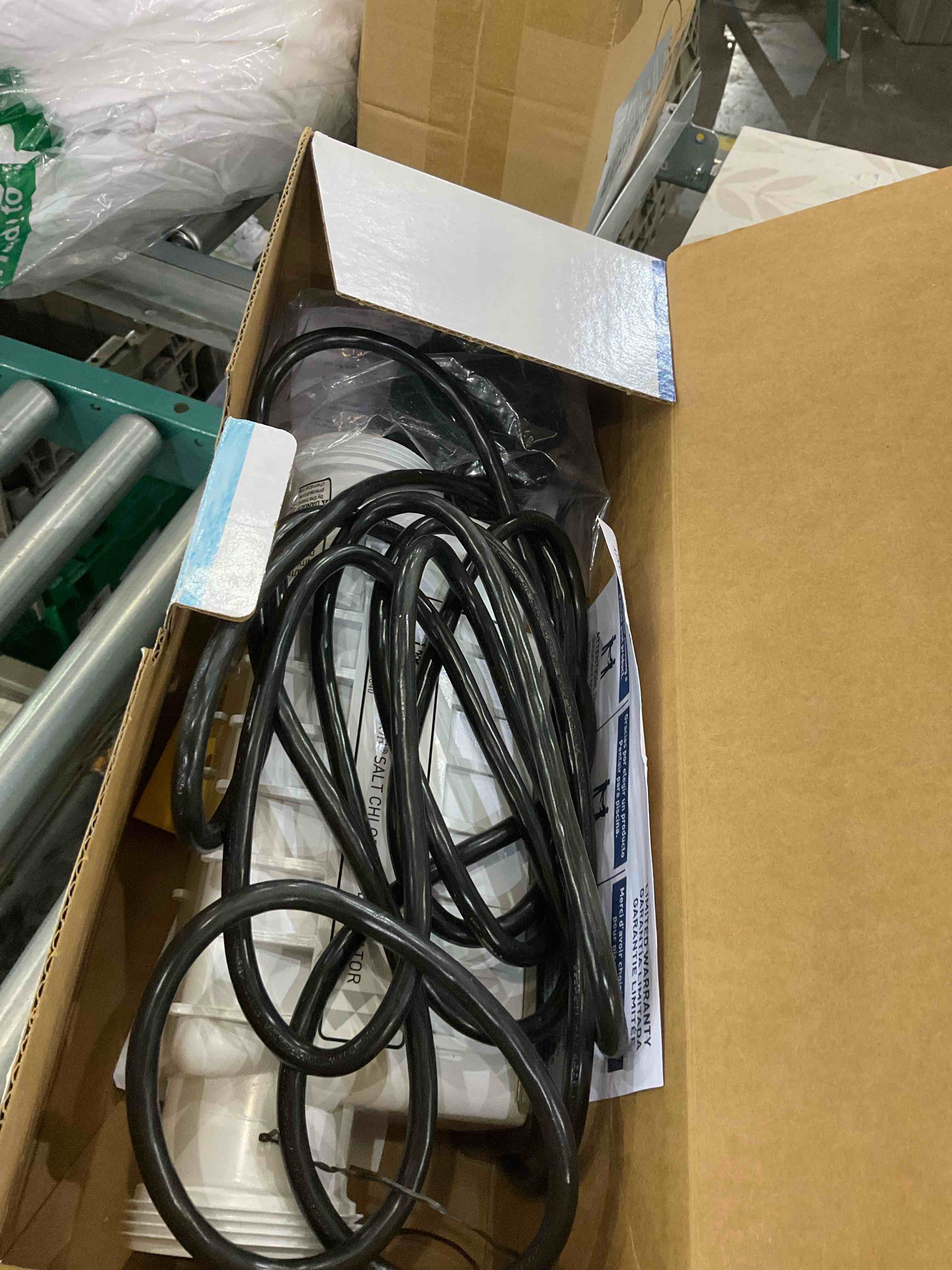 https://s3.amazonaws.com/lotting-images-prod/BargainHunt/EXS01503085_1715708701115.jpeg