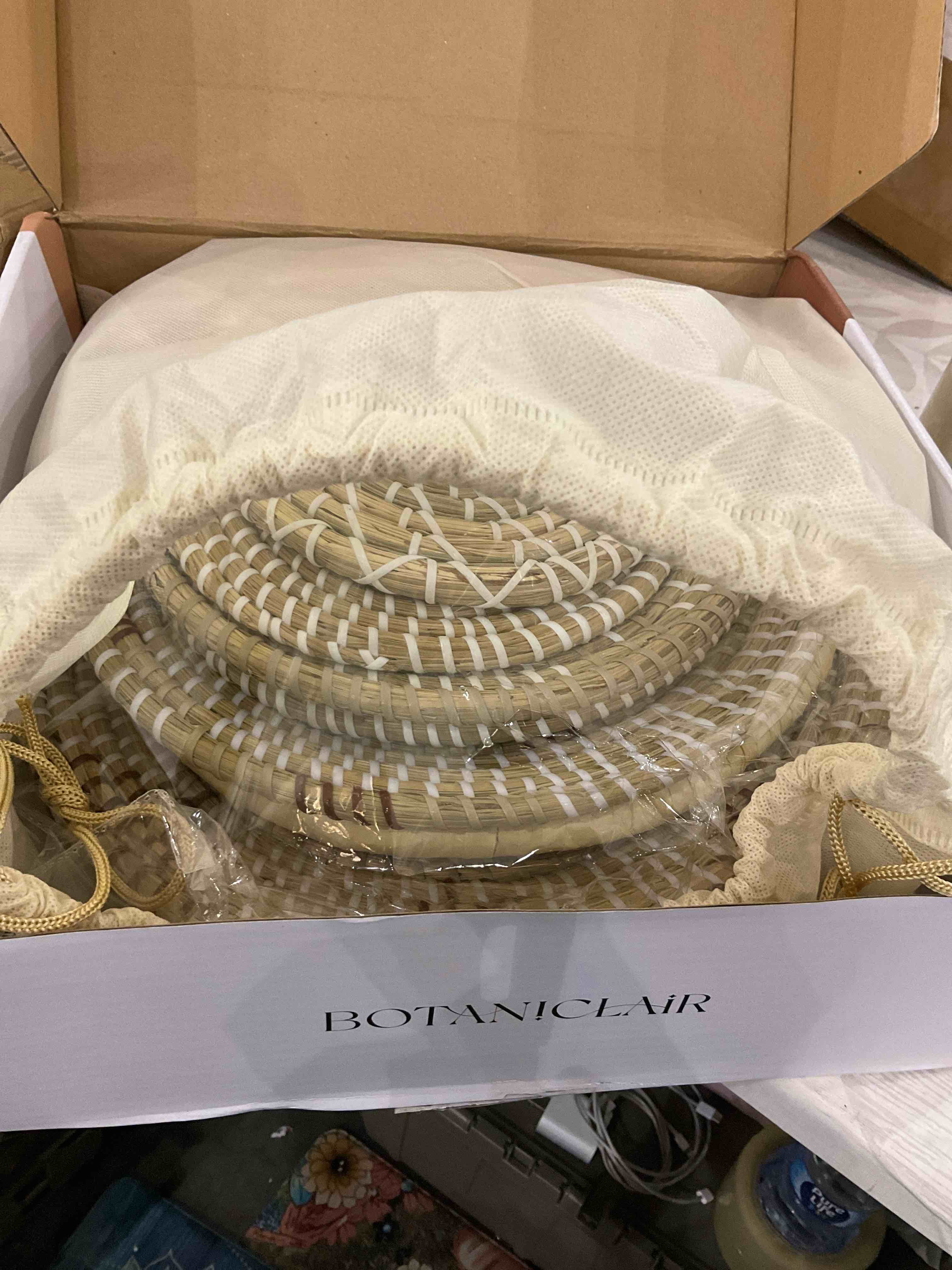 https://s3.amazonaws.com/lotting-images-prod/BargainHunt/EXS01503182_1715780074293.jpeg