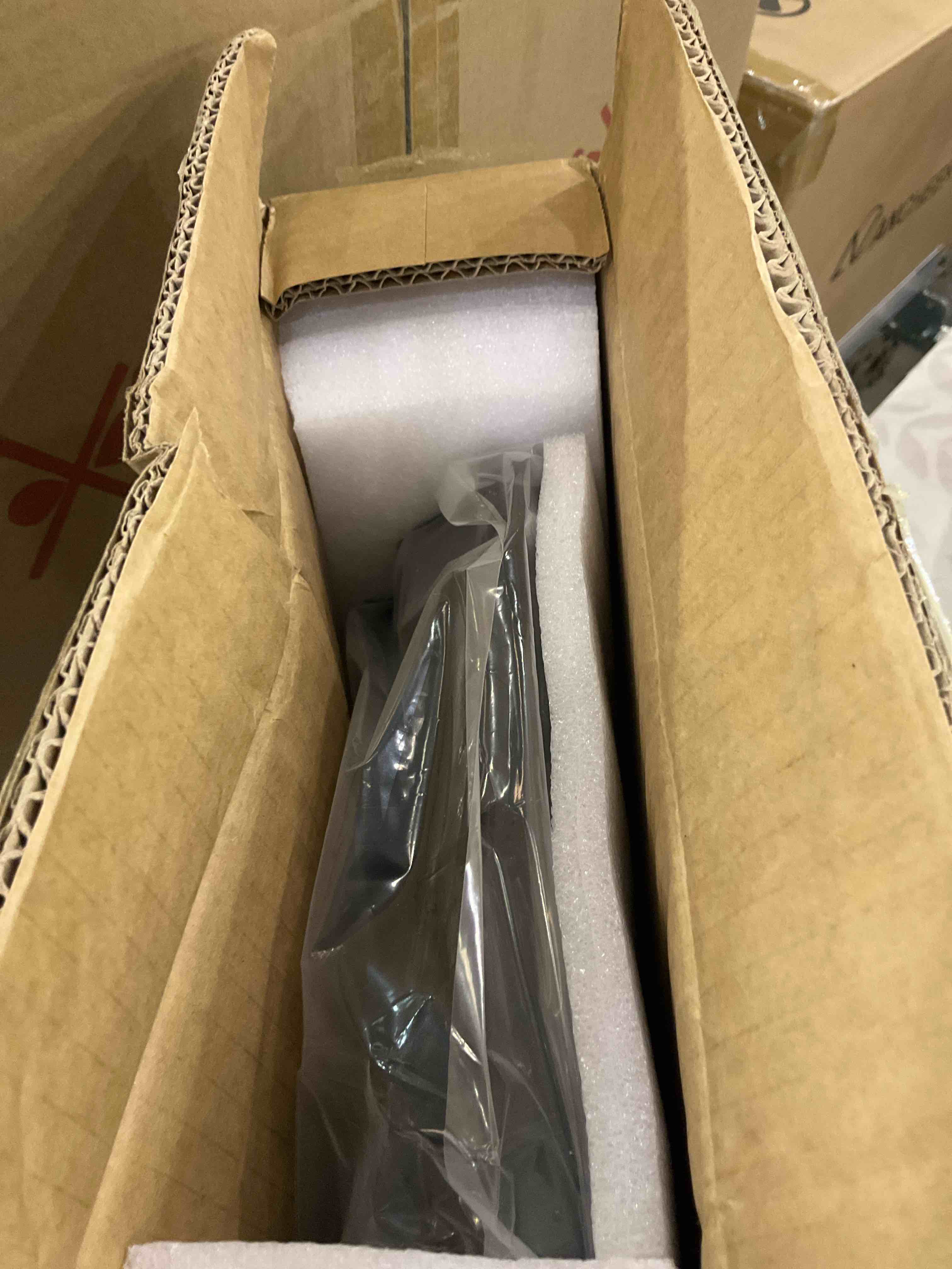 https://s3.amazonaws.com/lotting-images-prod/BargainHunt/EXS01503184_1715780376978.jpeg