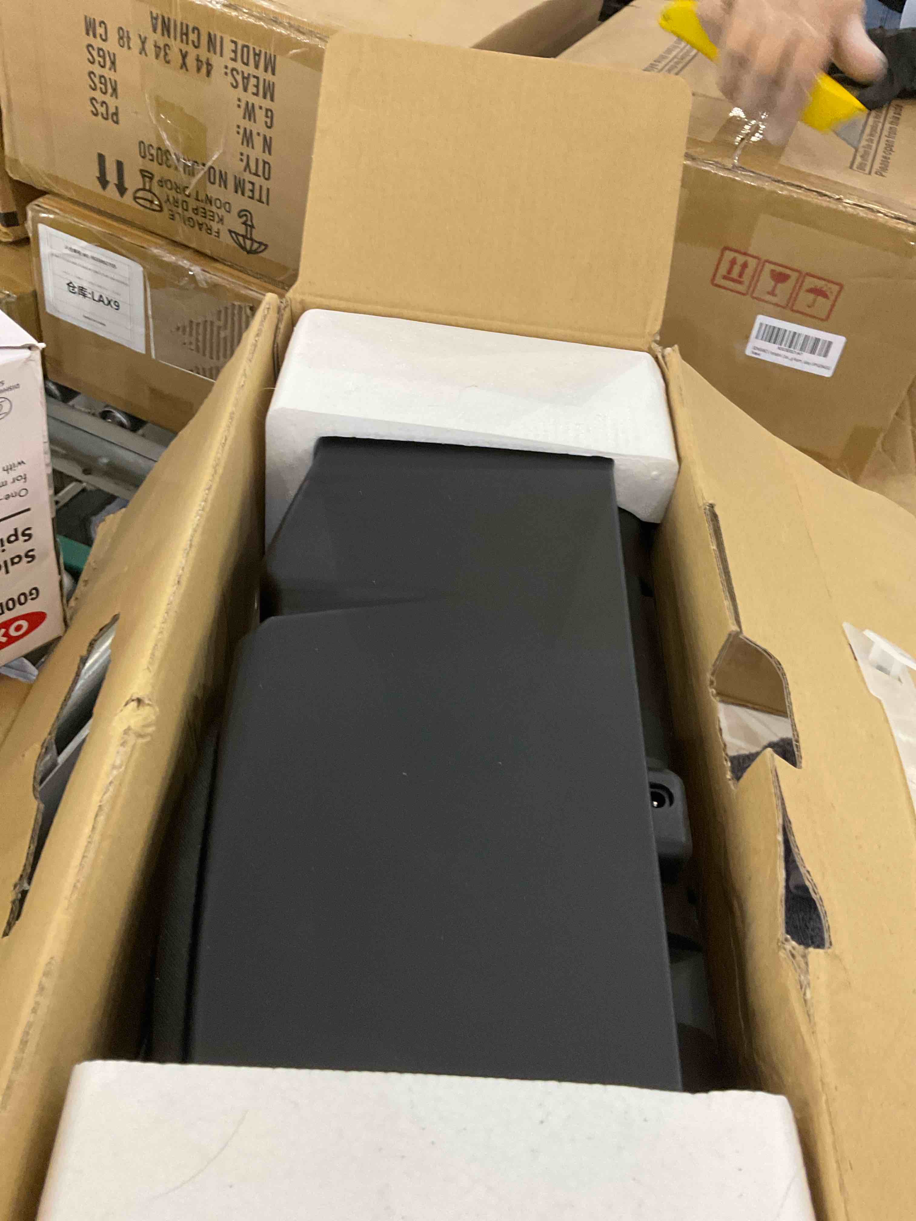 https://s3.amazonaws.com/lotting-images-prod/BargainHunt/EXS01503391_1715868064054.jpeg