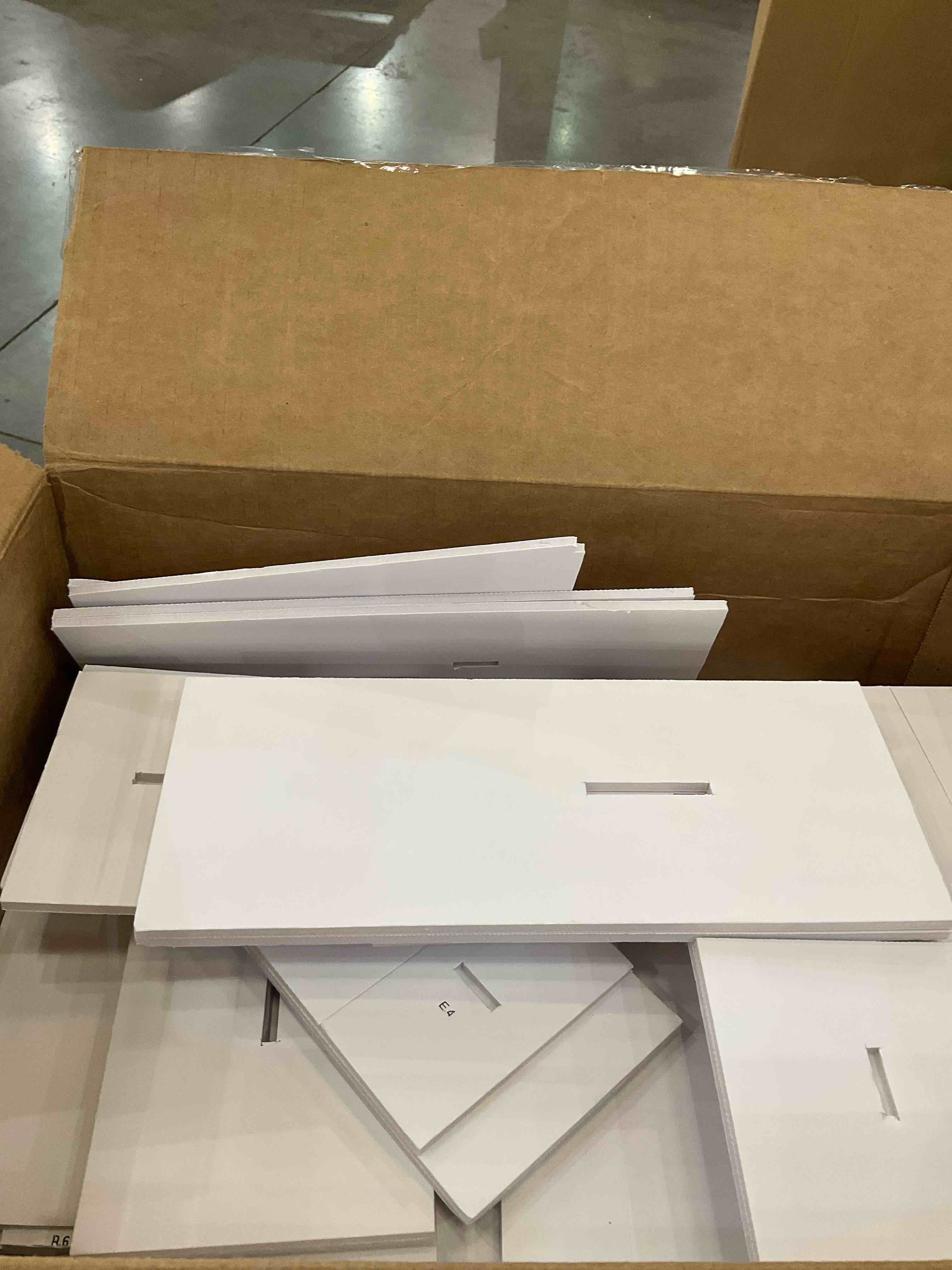 https://s3.amazonaws.com/lotting-images-prod/BargainHunt/EXS01503500_1715885051422.jpeg