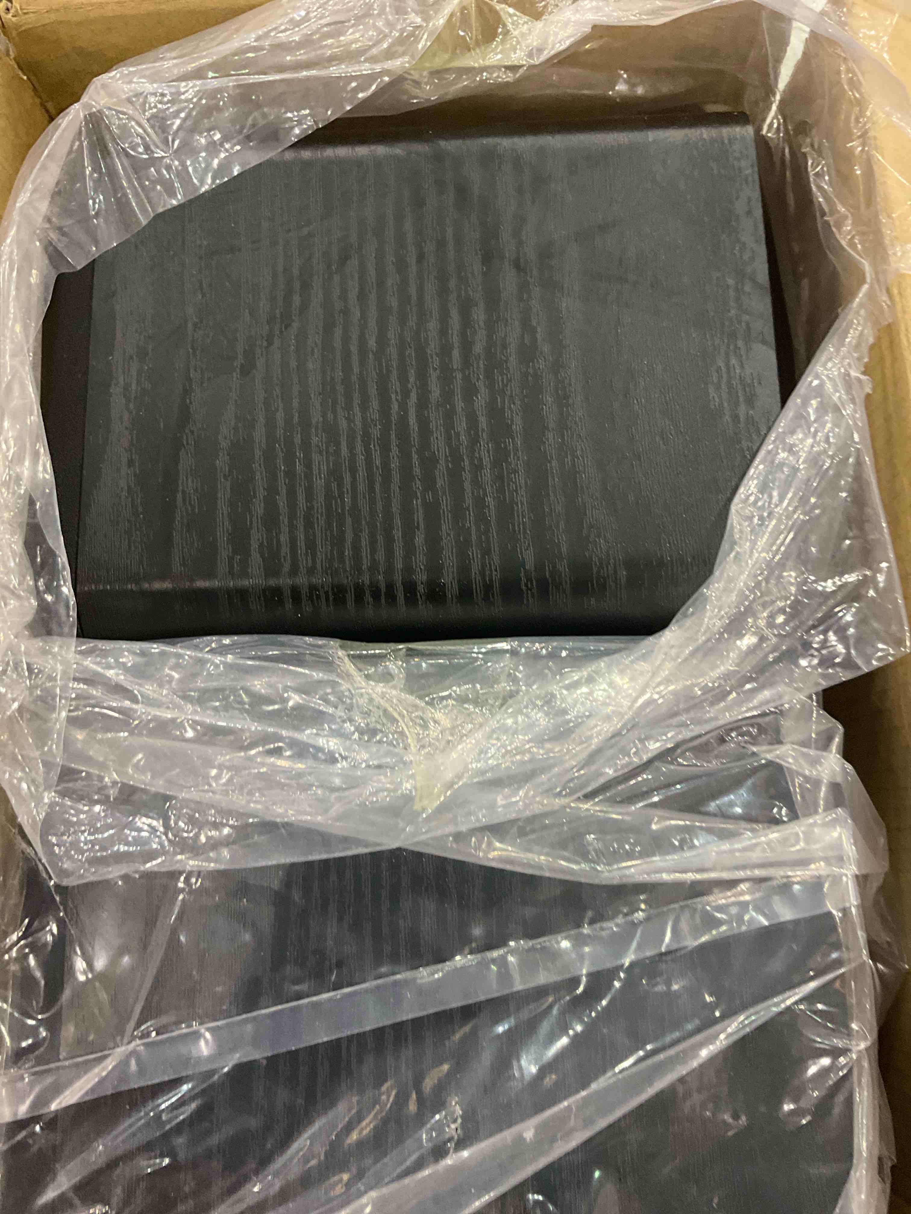 https://s3.amazonaws.com/lotting-images-prod/BargainHunt/EXS01503519_1716897511087.jpeg