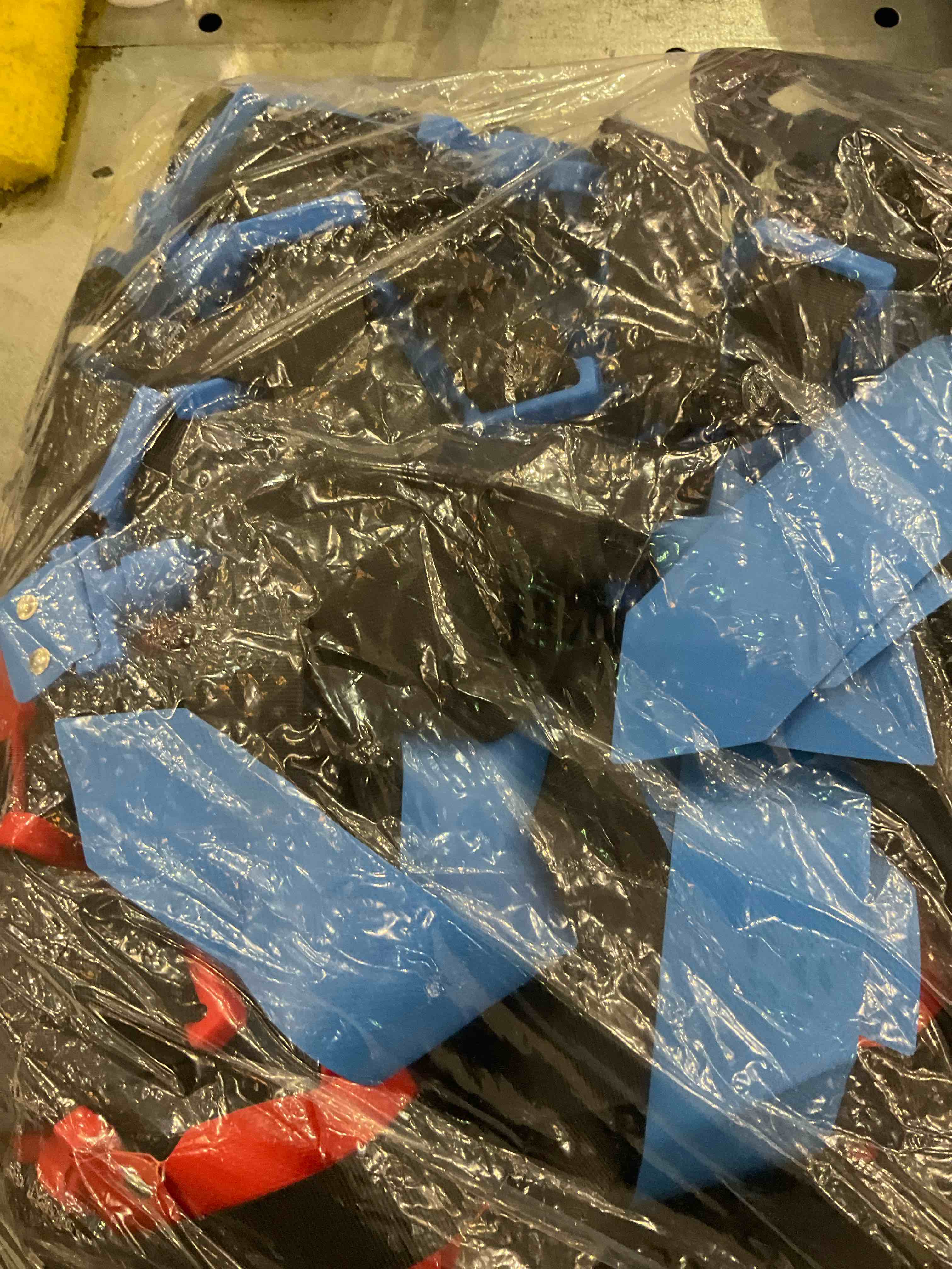 https://s3.amazonaws.com/lotting-images-prod/BargainHunt/EXS01503705_1716989206451.jpeg
