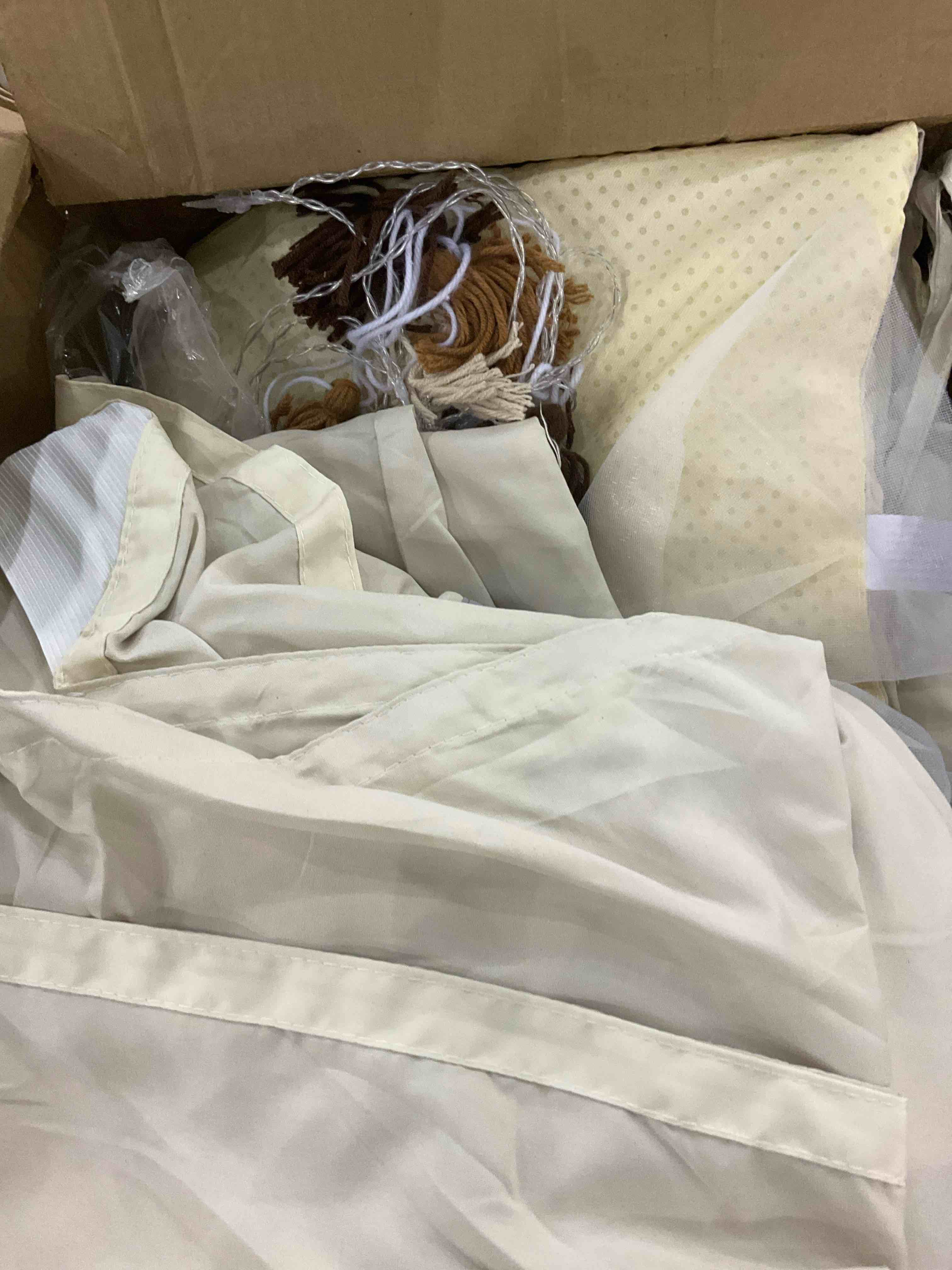 https://s3.amazonaws.com/lotting-images-prod/BargainHunt/EXS01503817_1717068484199.jpeg