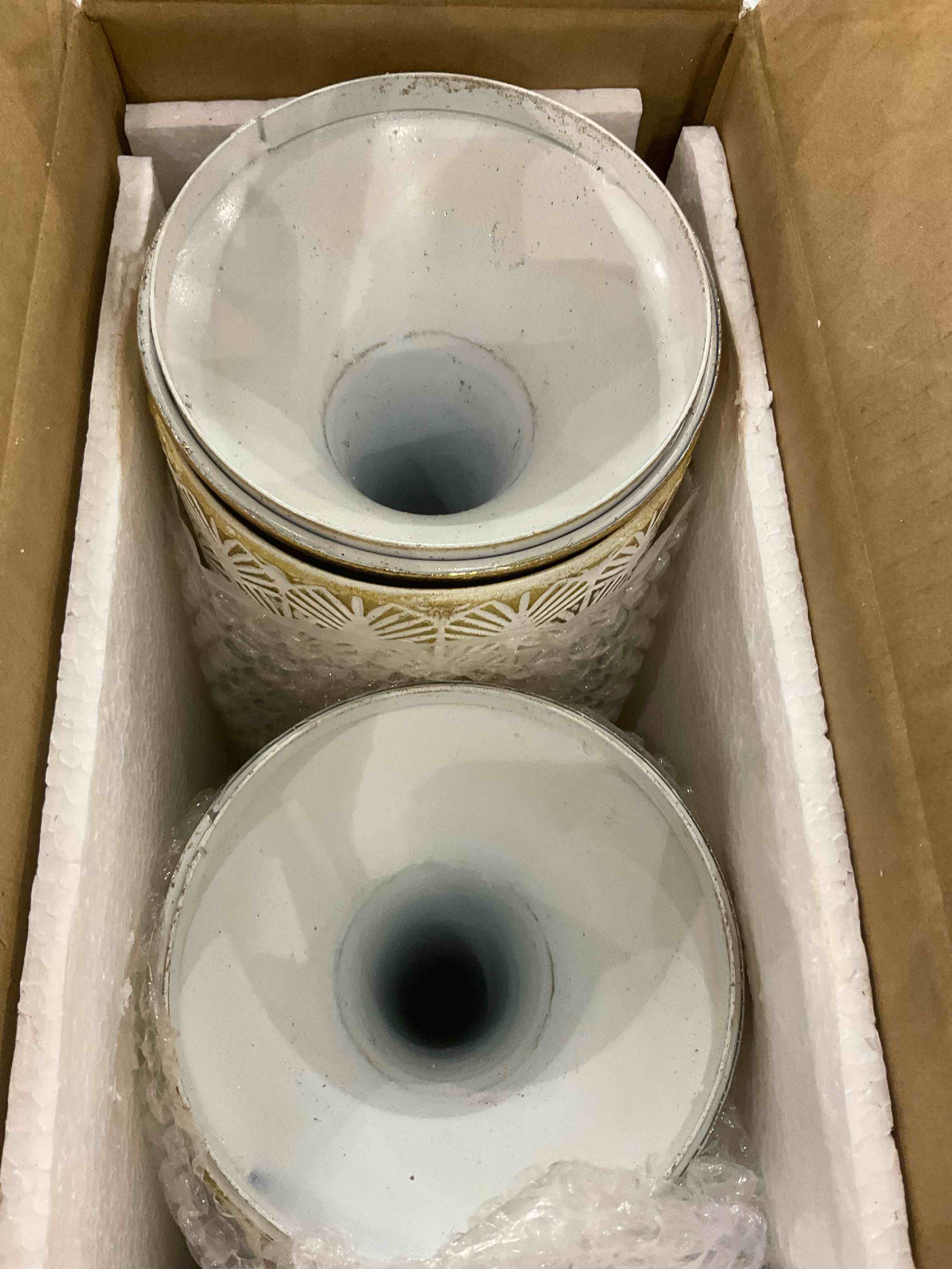https://s3.amazonaws.com/lotting-images-prod/BargainHunt/EXS01503839_1717071531511.jpeg