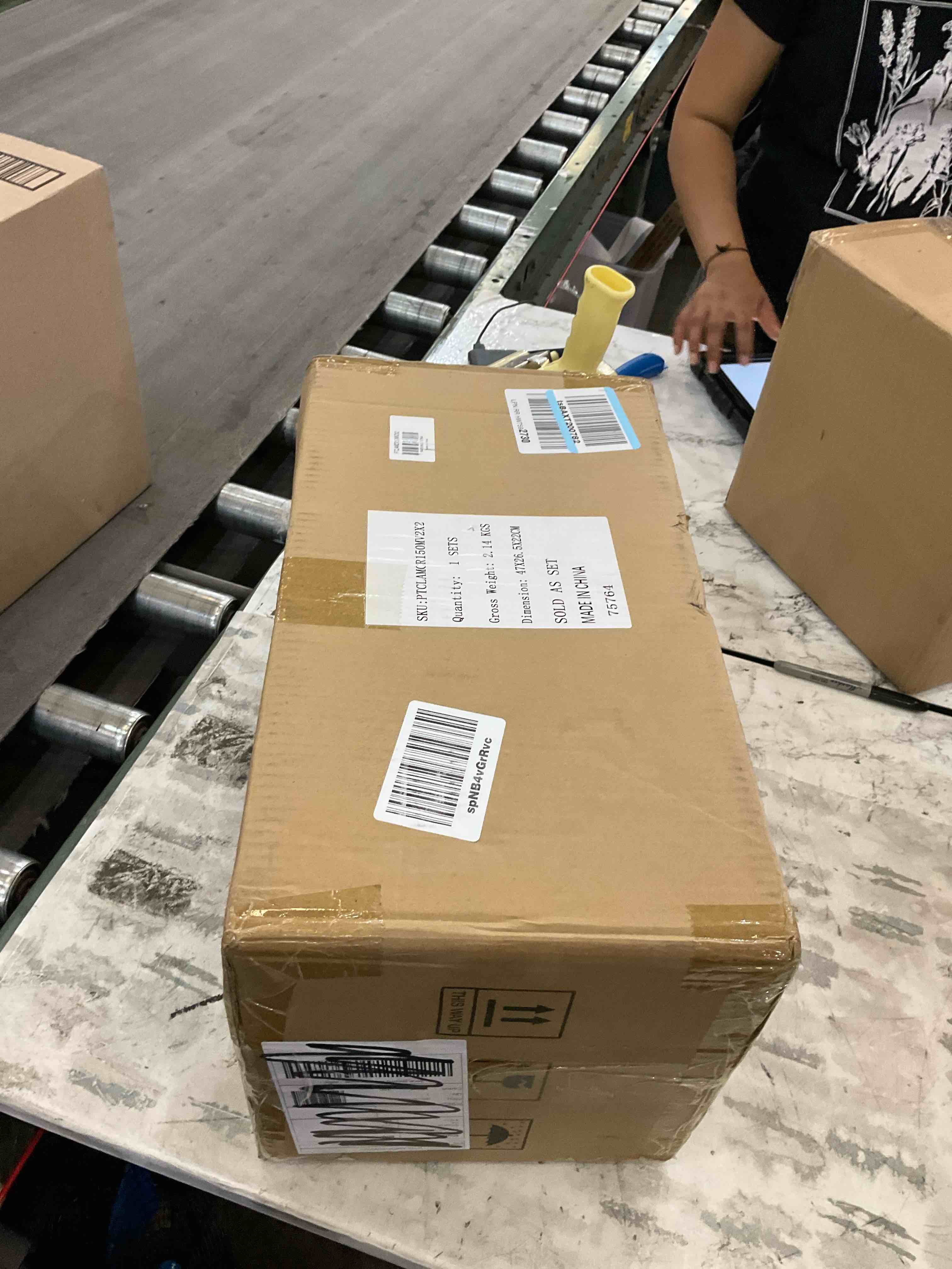 https://s3.amazonaws.com/lotting-images-prod/BargainHunt/EXS01504043_1716390205457.jpeg