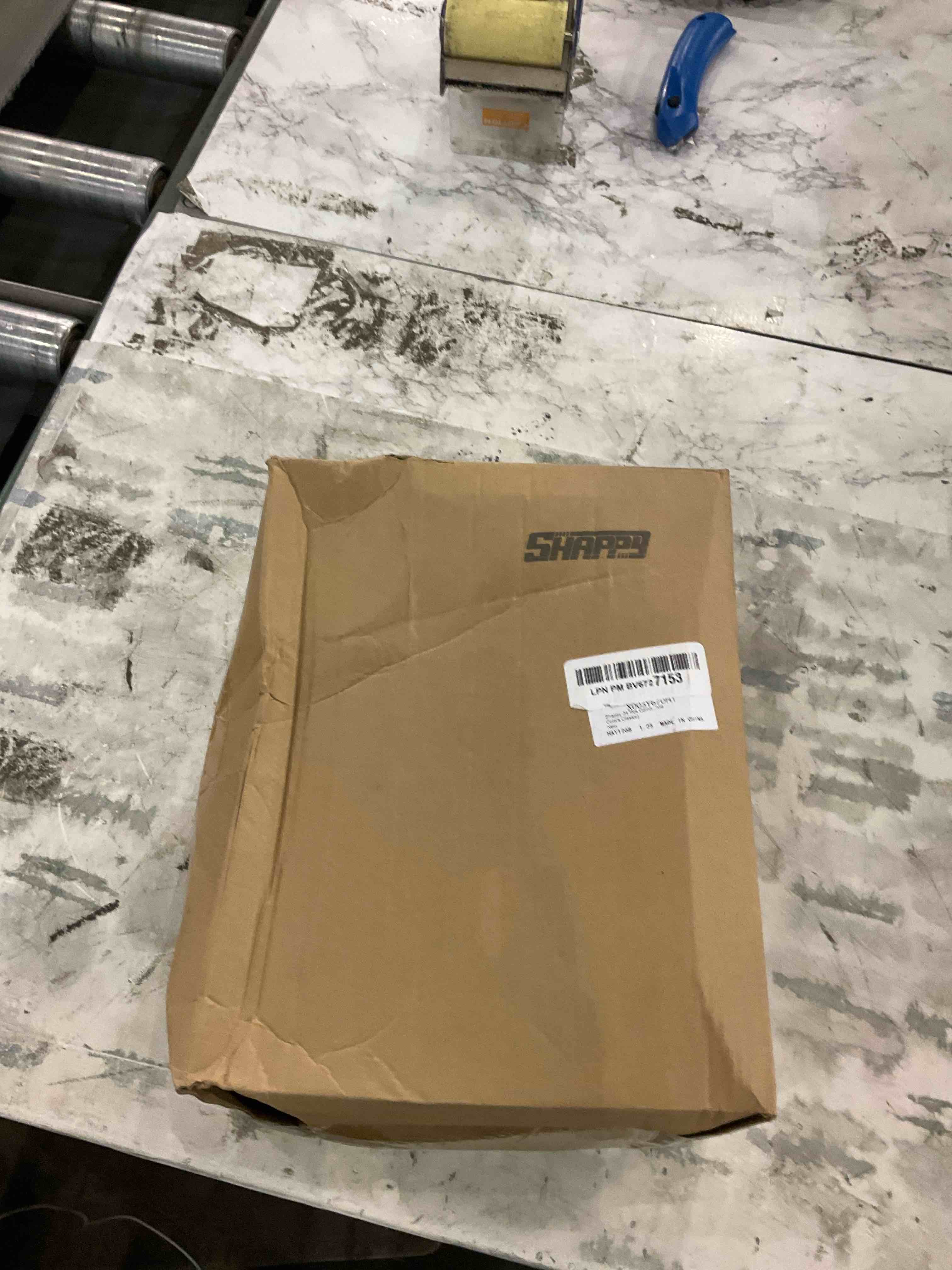 https://s3.amazonaws.com/lotting-images-prod/BargainHunt/EXS01504263_1716895398987.jpeg