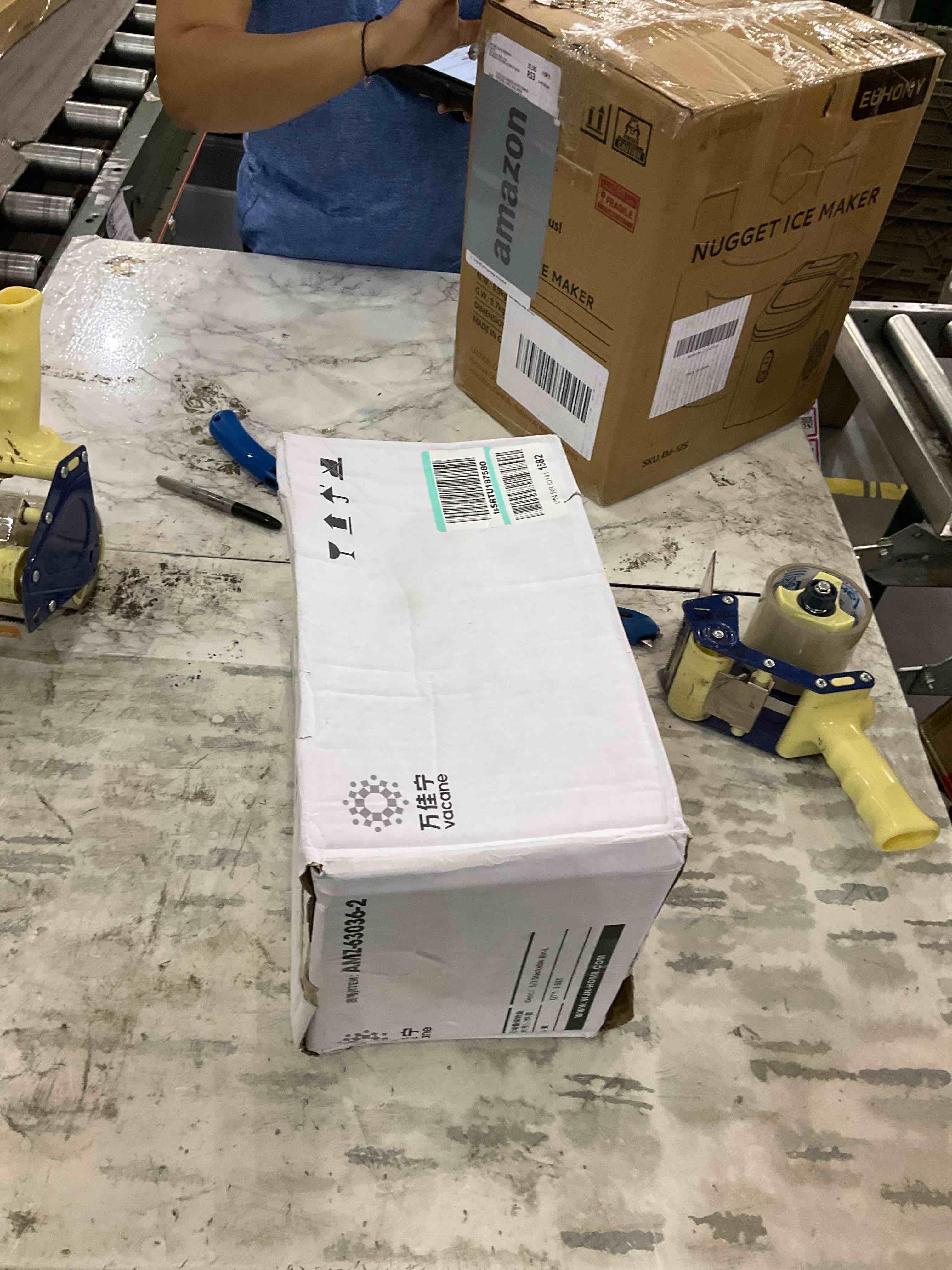https://s3.amazonaws.com/lotting-images-prod/BargainHunt/EXS01504328_1716899643037.jpeg