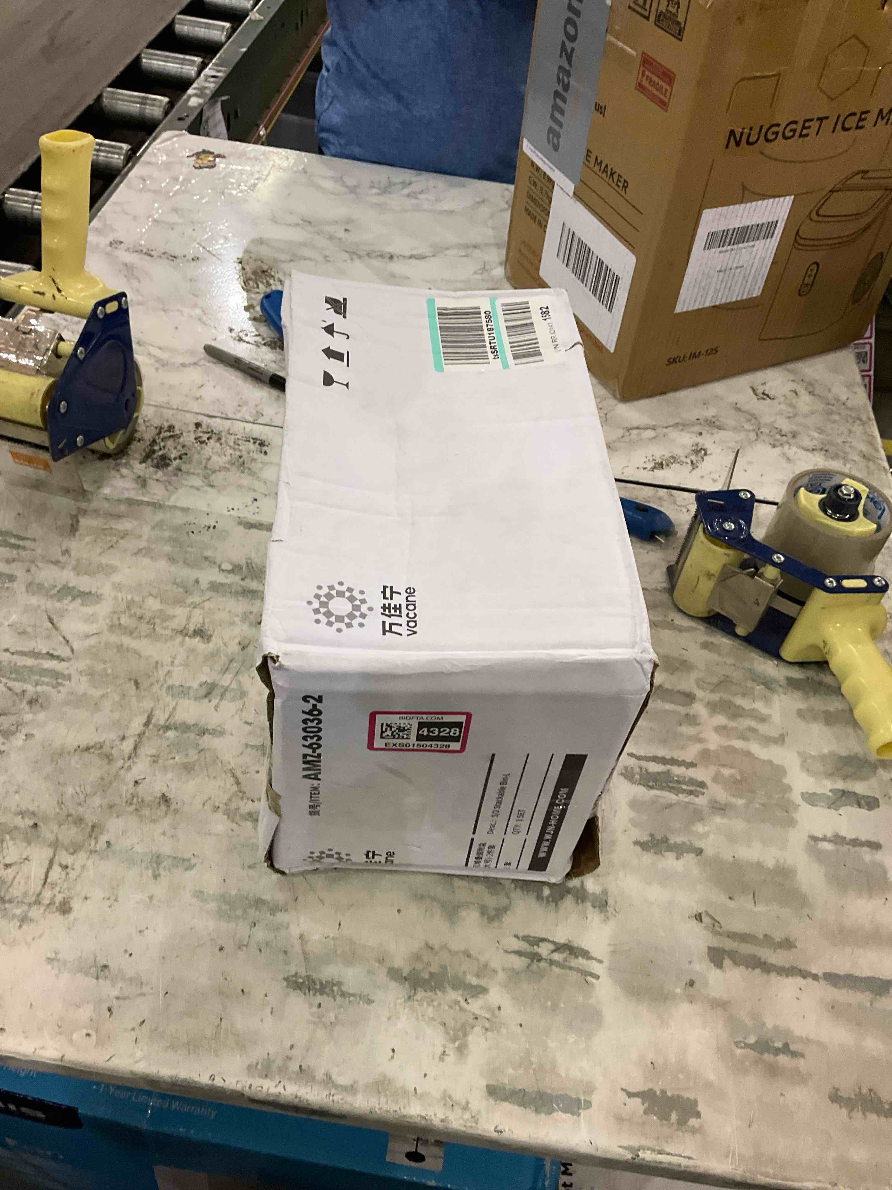https://s3.amazonaws.com/lotting-images-prod/BargainHunt/EXS01504328_1716899651875.jpeg
