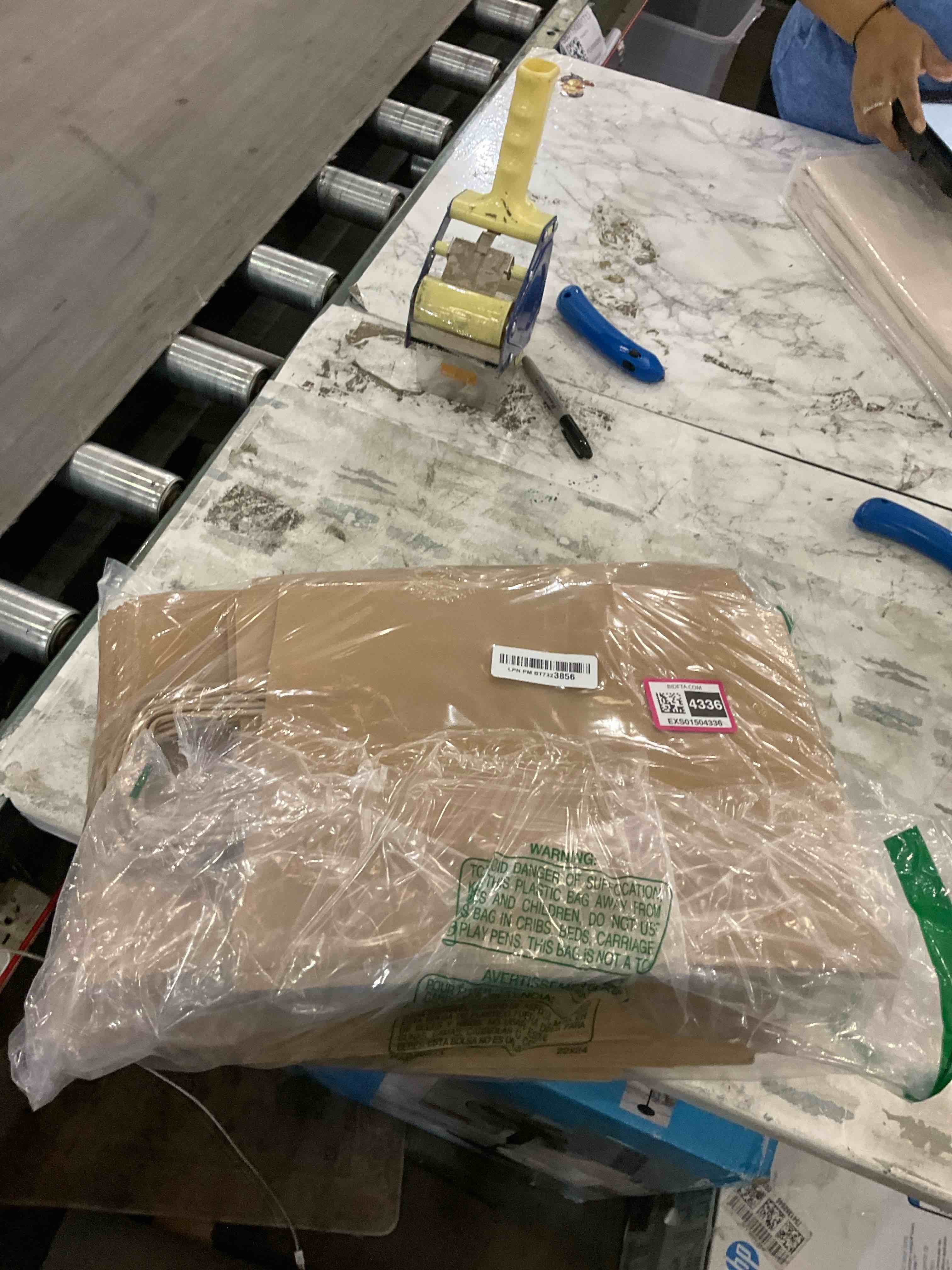https://s3.amazonaws.com/lotting-images-prod/BargainHunt/EXS01504336_1716900351910.jpeg