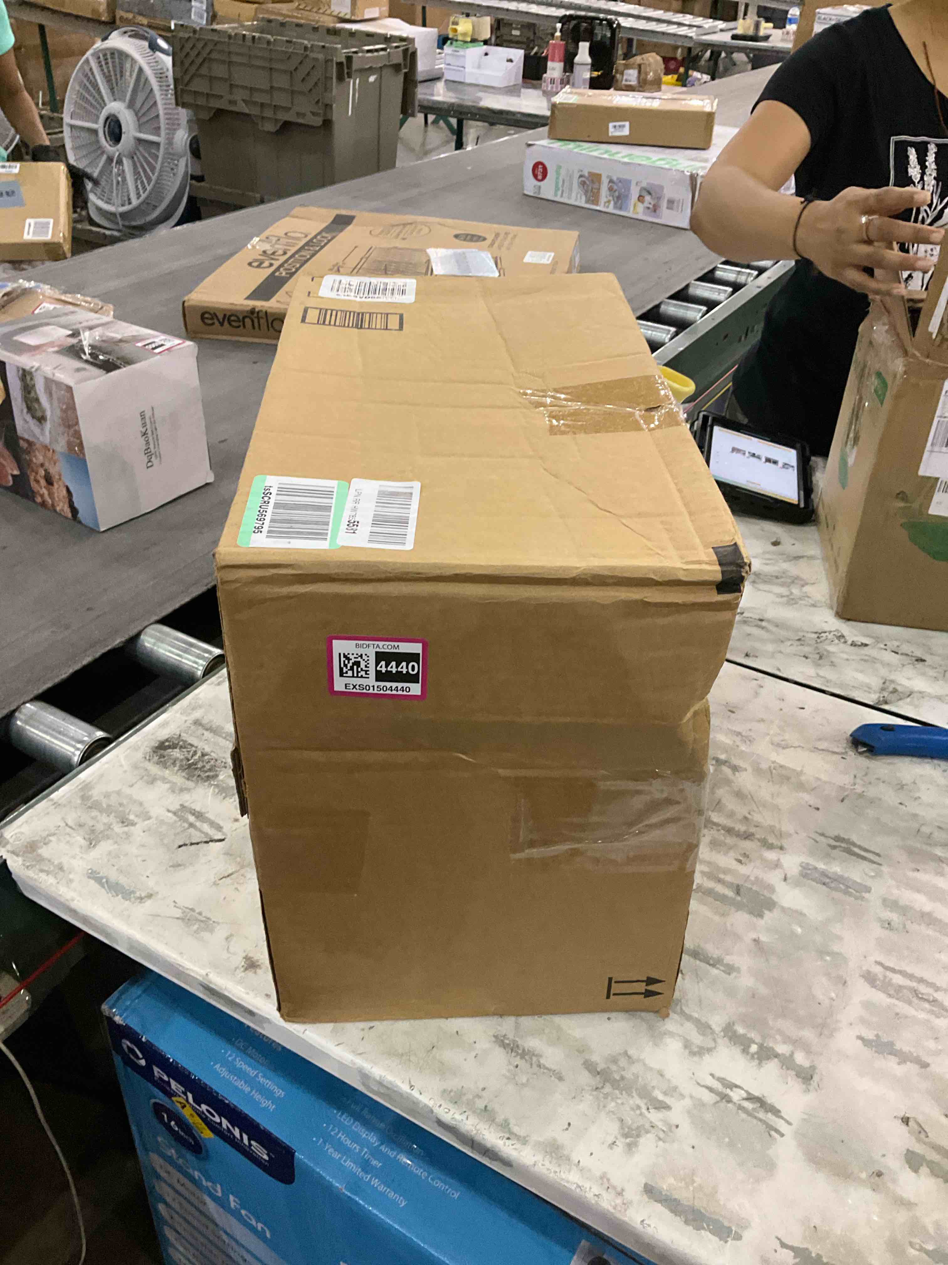 https://s3.amazonaws.com/lotting-images-prod/BargainHunt/EXS01504440_1716982012905.jpeg