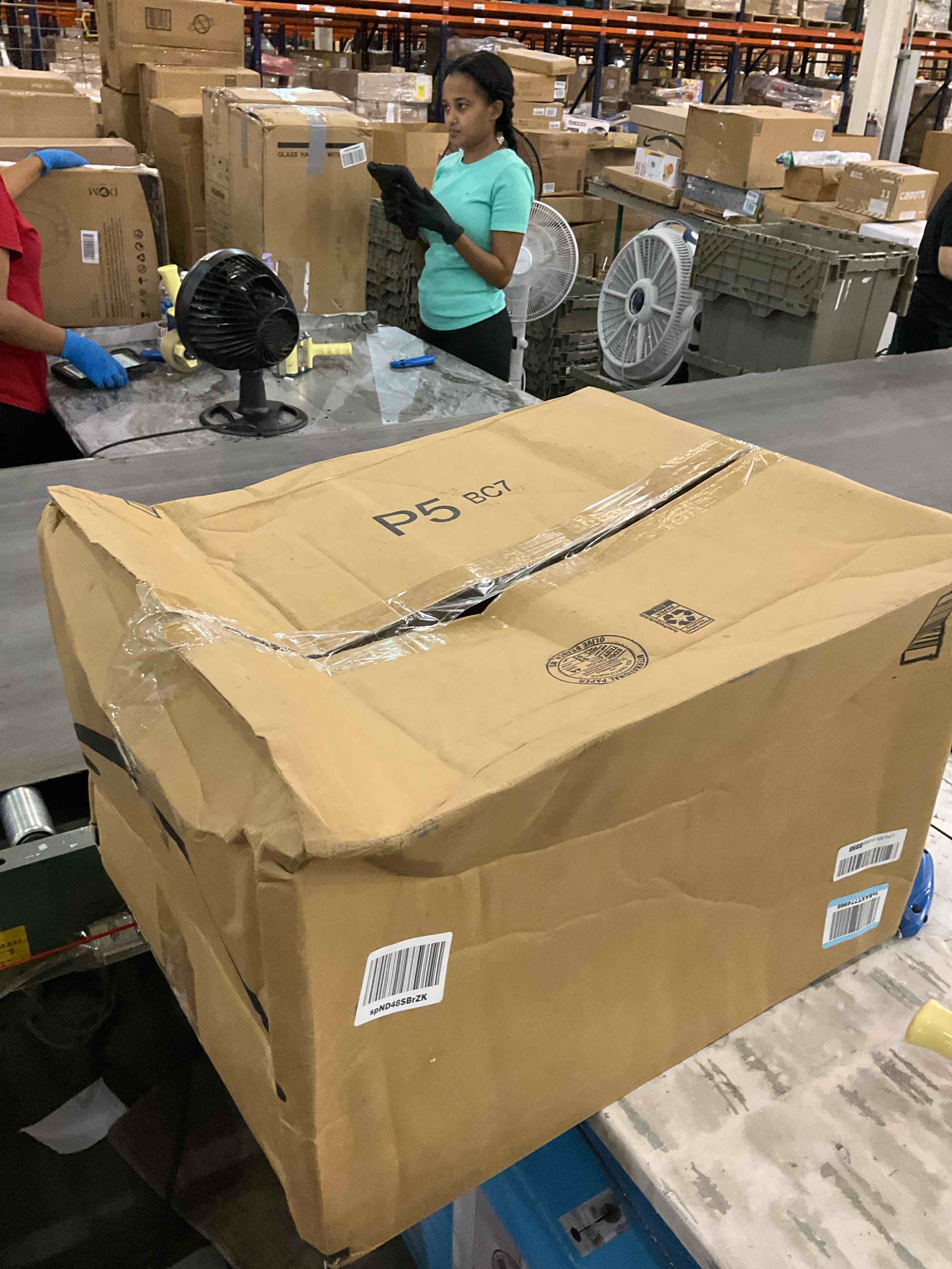 https://s3.amazonaws.com/lotting-images-prod/BargainHunt/EXS01504468_1716985142641.jpeg