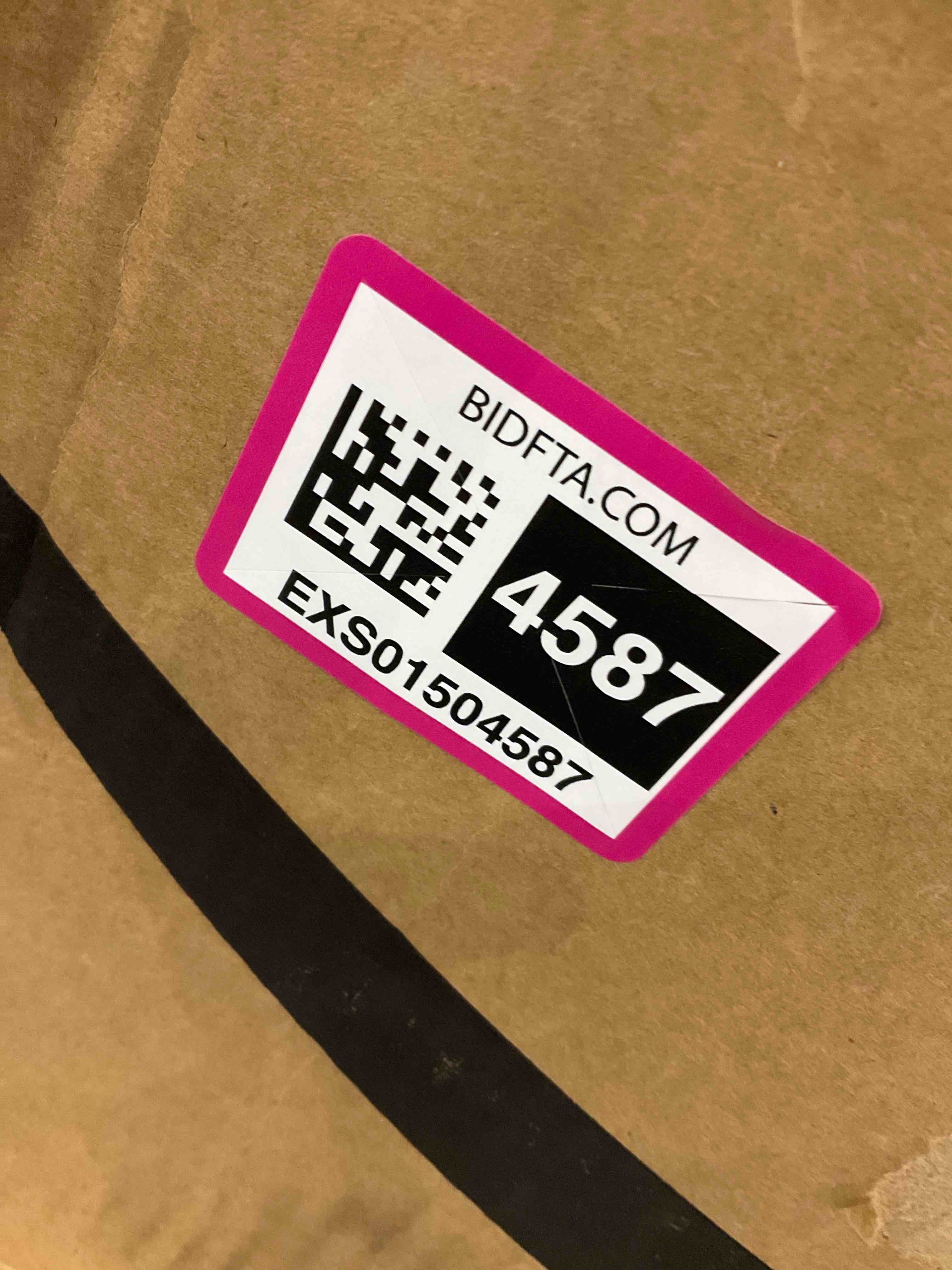 https://s3.amazonaws.com/lotting-images-prod/BargainHunt/EXS01504587_1716380611445.jpeg
