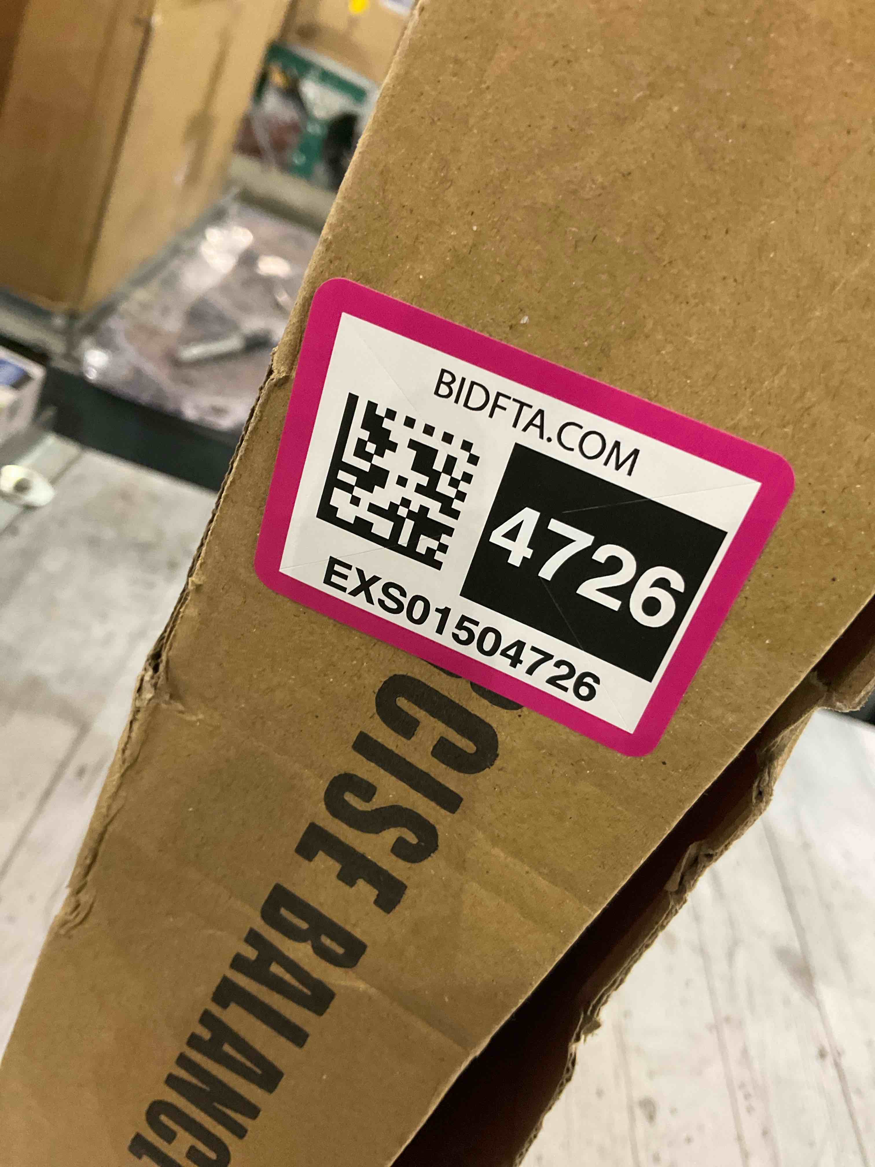 https://s3.amazonaws.com/lotting-images-prod/BargainHunt/EXS01504726_1716983594514.jpeg