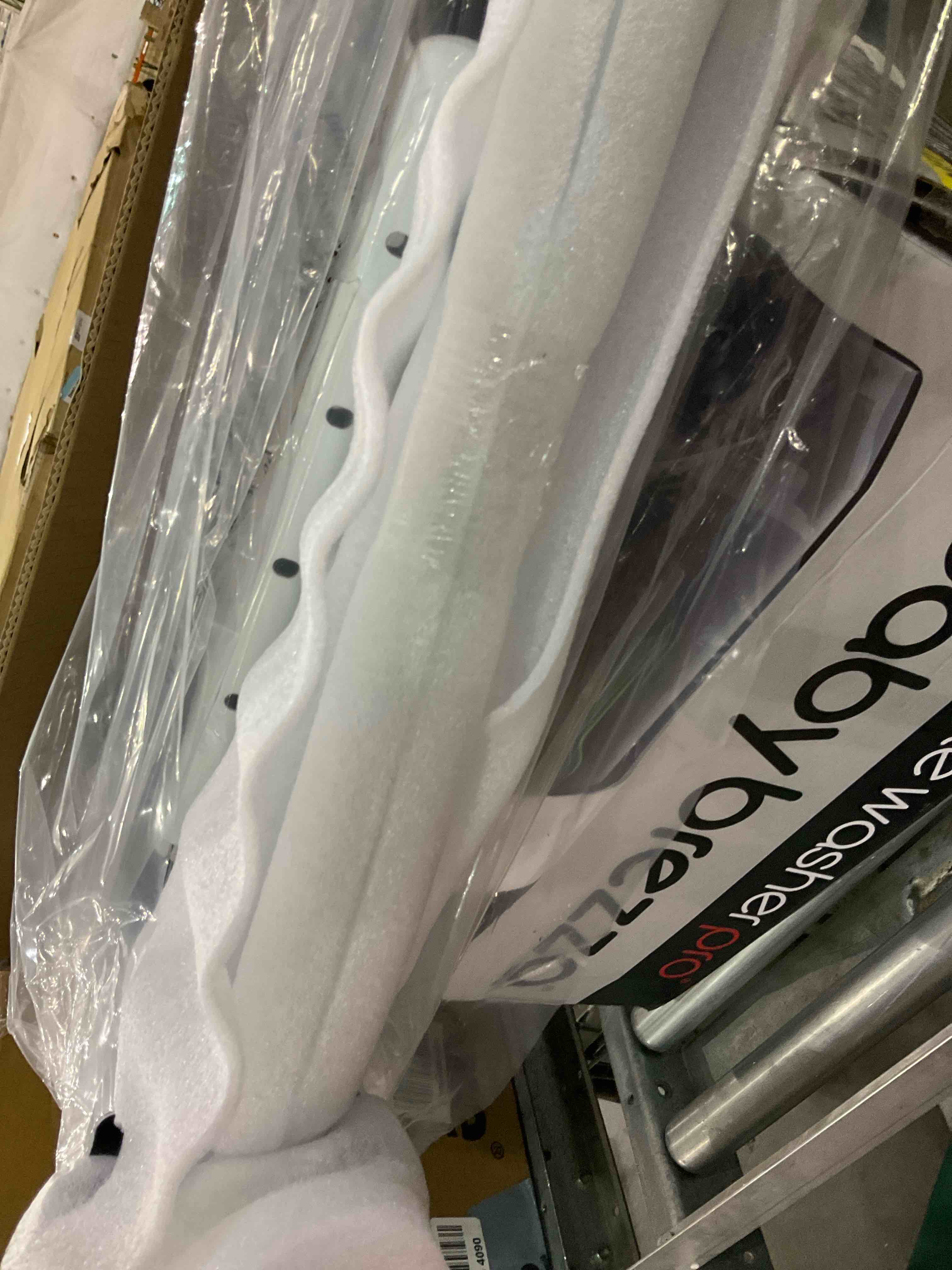 https://s3.amazonaws.com/lotting-images-prod/BargainHunt/EXS01505208_1716895054289.jpeg