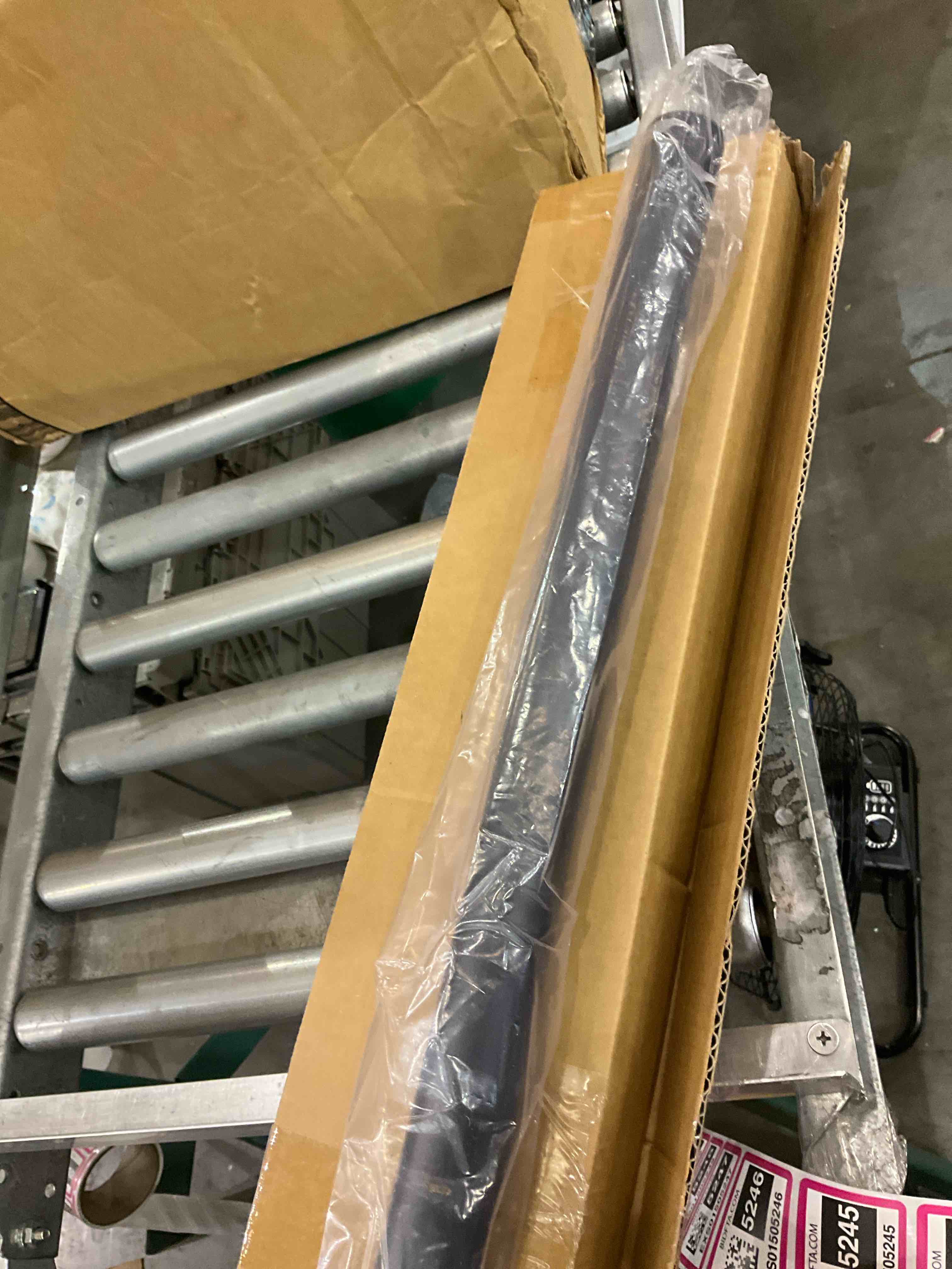 https://s3.amazonaws.com/lotting-images-prod/BargainHunt/EXS01505234_1716900218174.jpeg