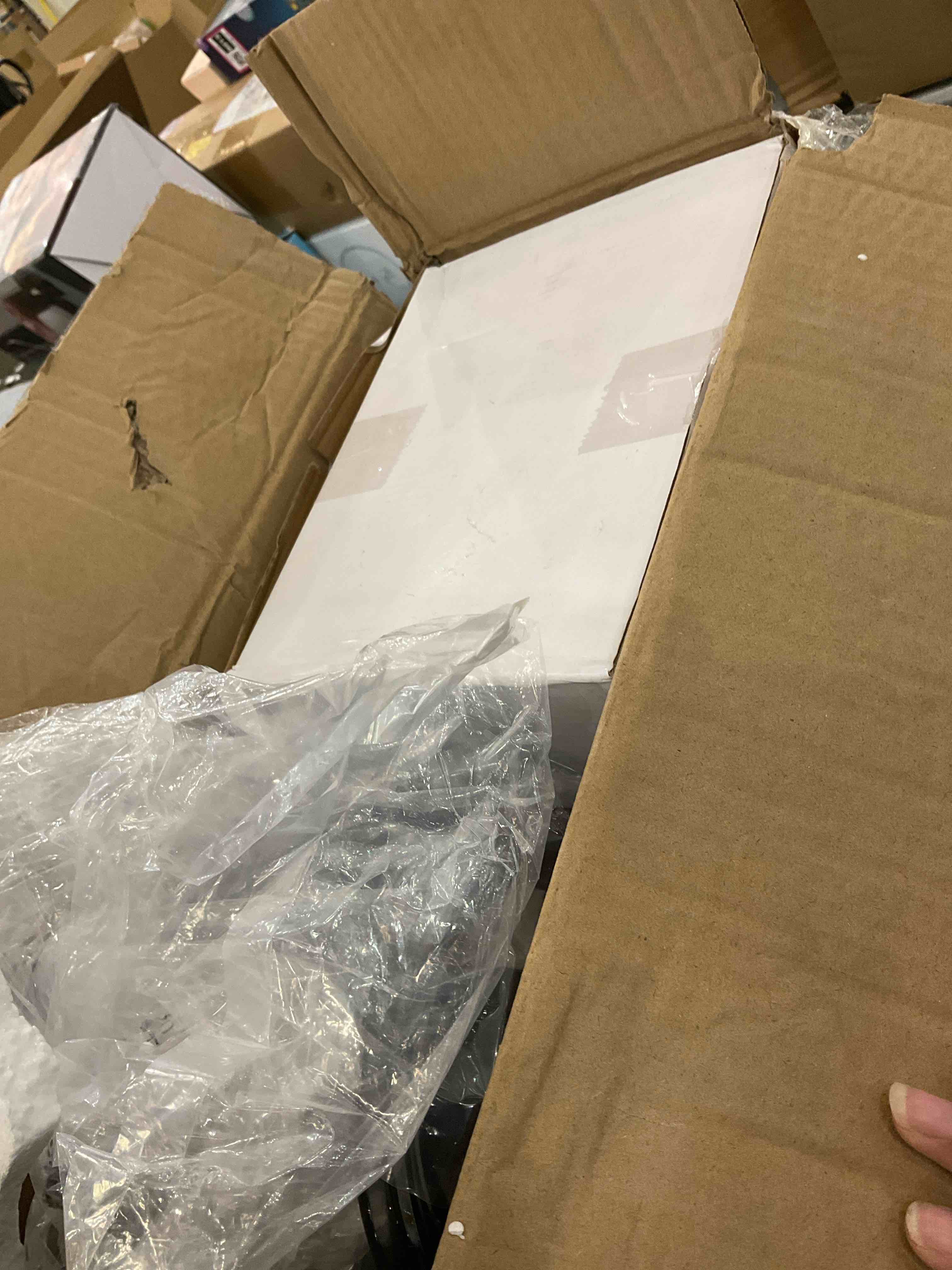 https://s3.amazonaws.com/lotting-images-prod/BargainHunt/EXS01505261_1716906681975.jpeg