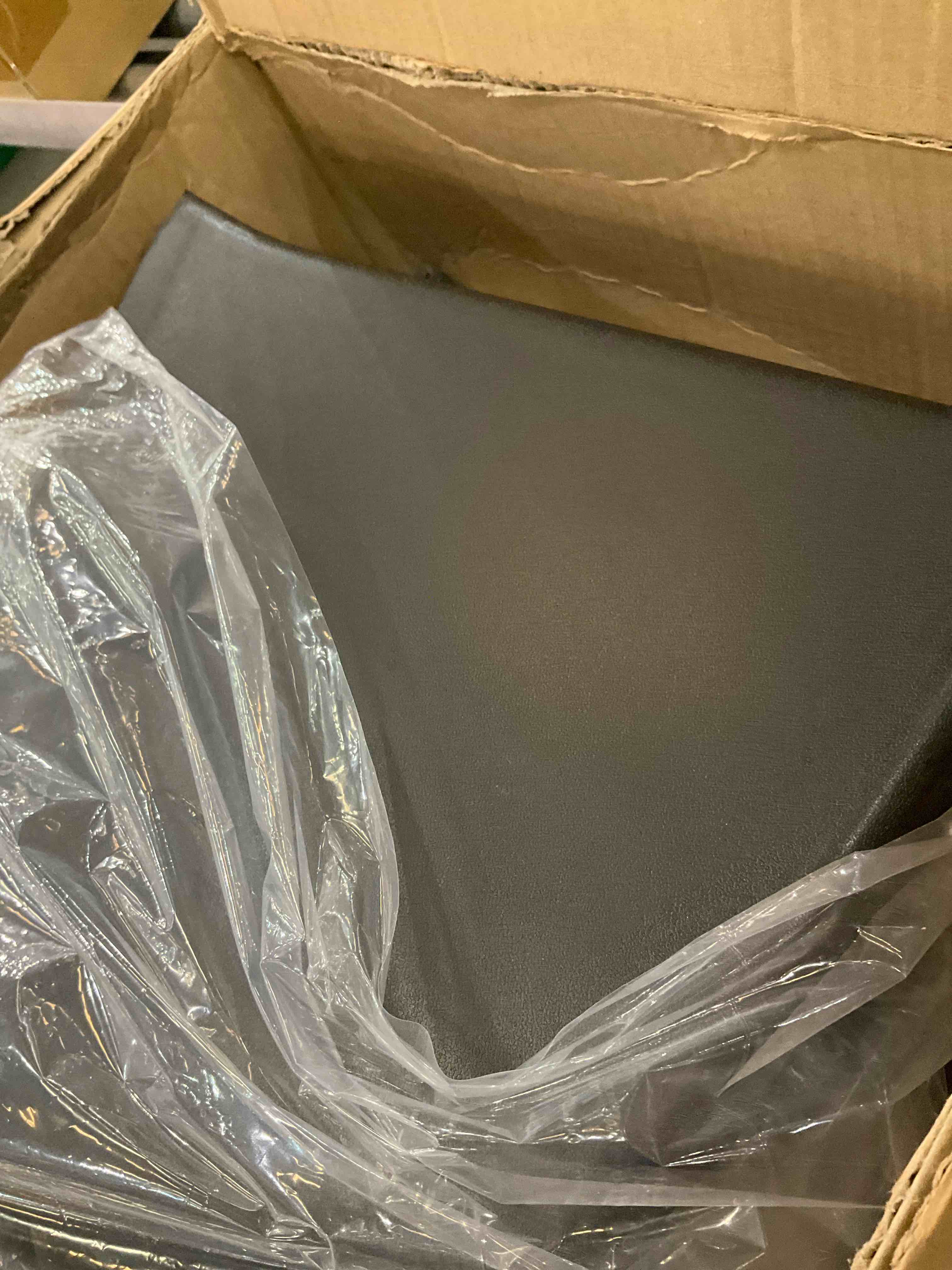 https://s3.amazonaws.com/lotting-images-prod/BargainHunt/EXS01505269_1716907781841.jpeg
