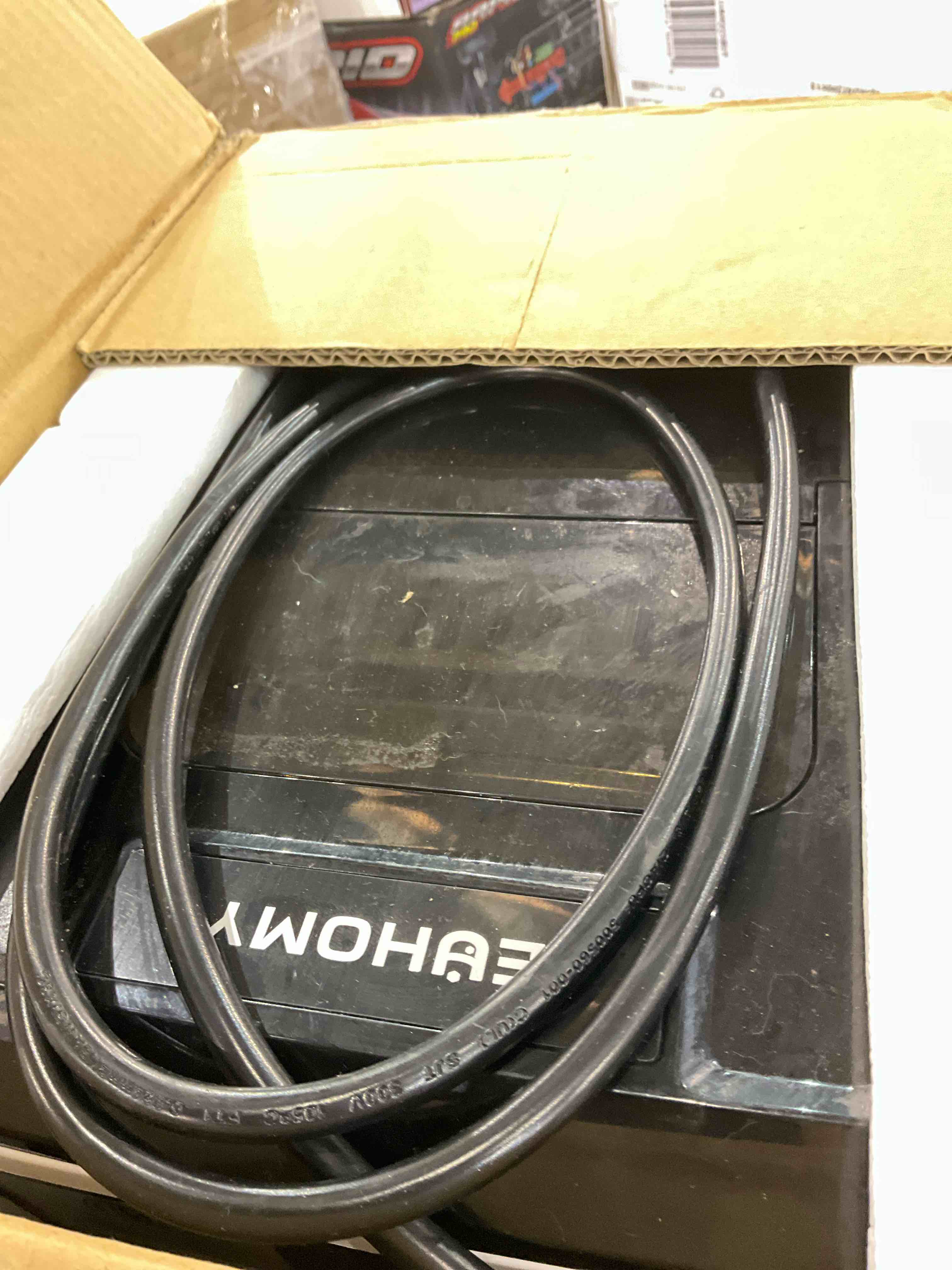 https://s3.amazonaws.com/lotting-images-prod/BargainHunt/EXS01505336_1716981875952.jpeg