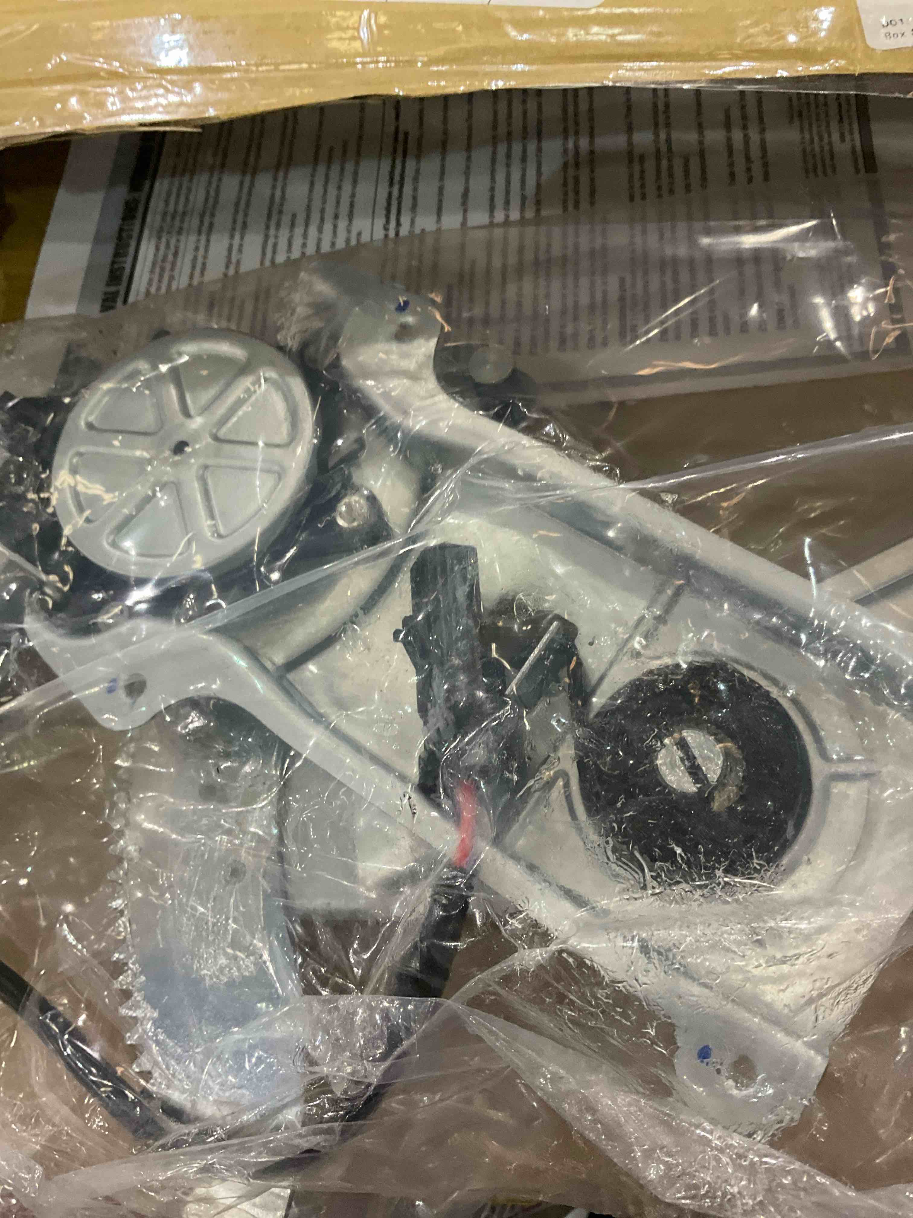 https://s3.amazonaws.com/lotting-images-prod/BargainHunt/EXS01505371_1716985893587.jpeg
