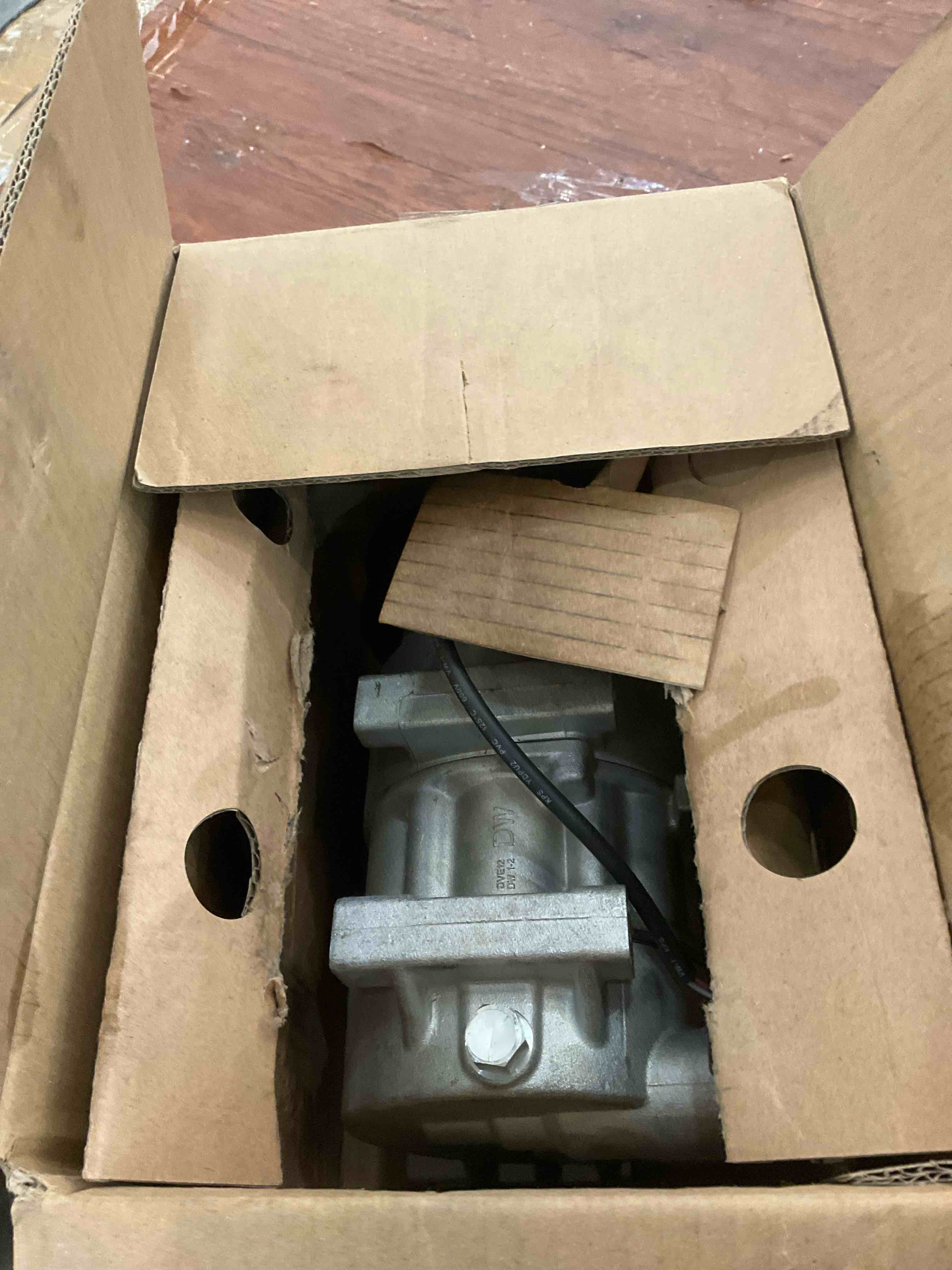 https://s3.amazonaws.com/lotting-images-prod/BargainHunt/EXS01505463_1717007737370.jpeg