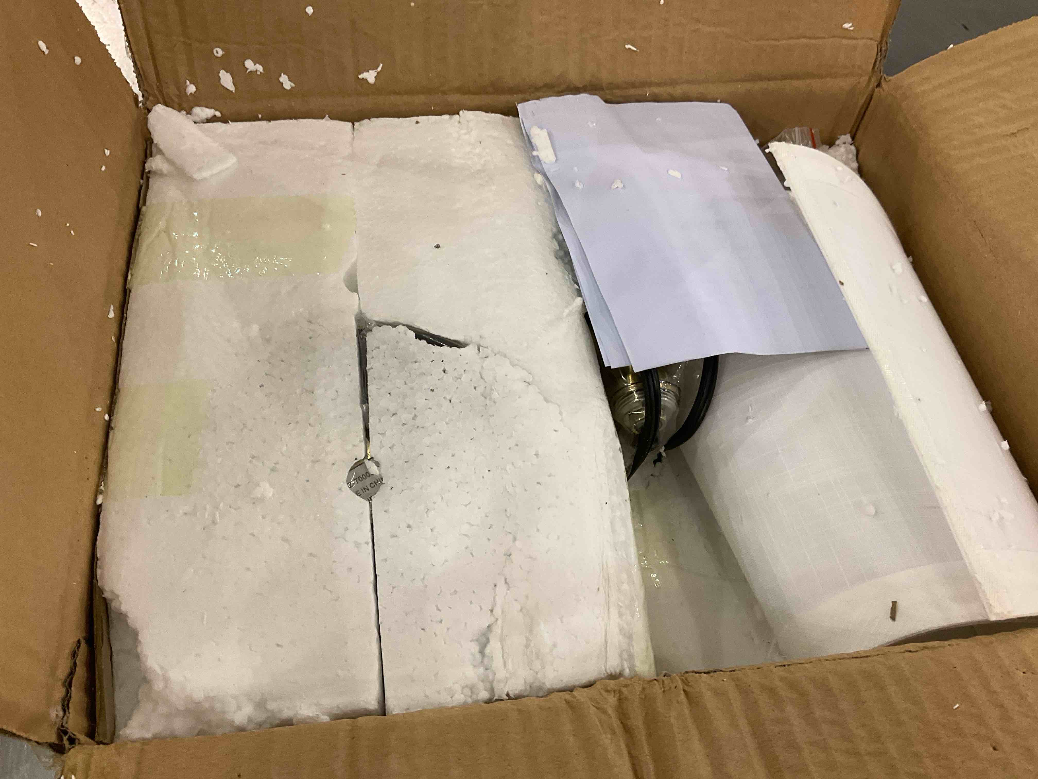 https://s3.amazonaws.com/lotting-images-prod/BargainHunt/EXS01506048_1716491502946.jpeg