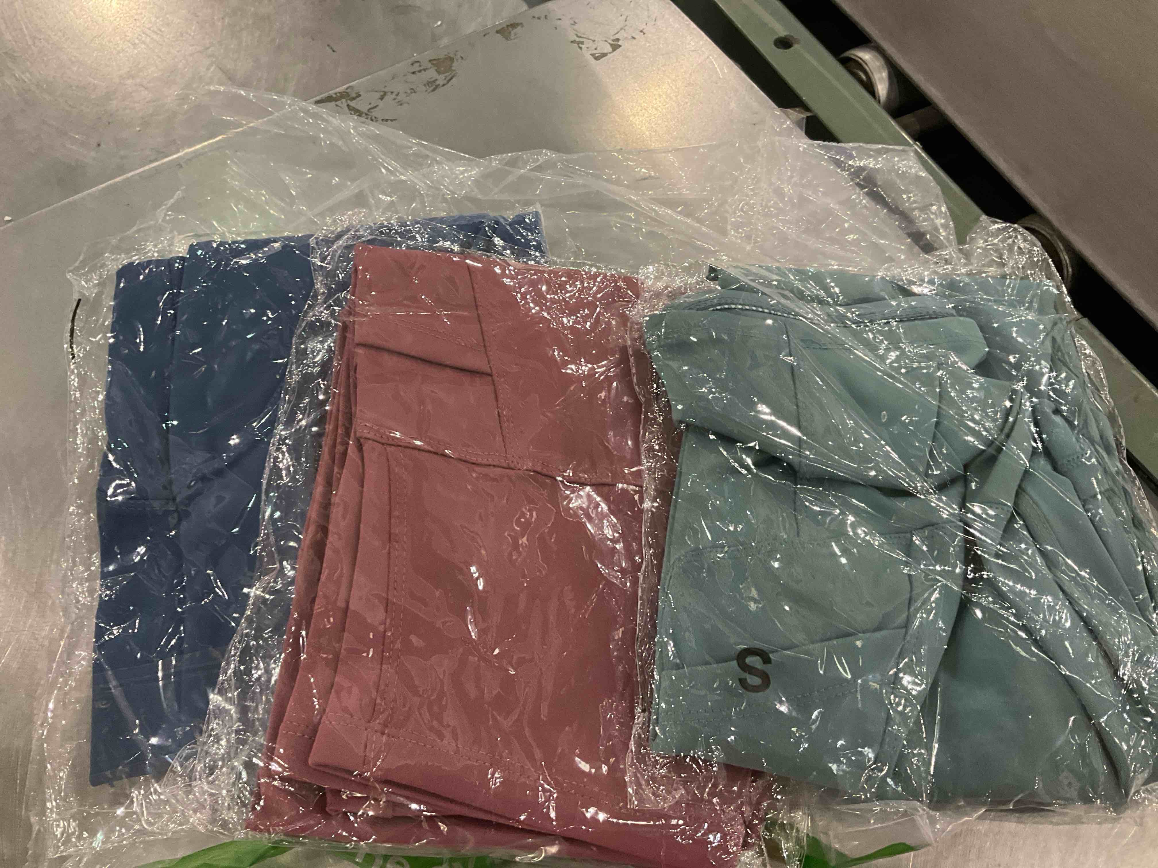 https://s3.amazonaws.com/lotting-images-prod/BargainHunt/EXS01506050_1716491717131.jpeg