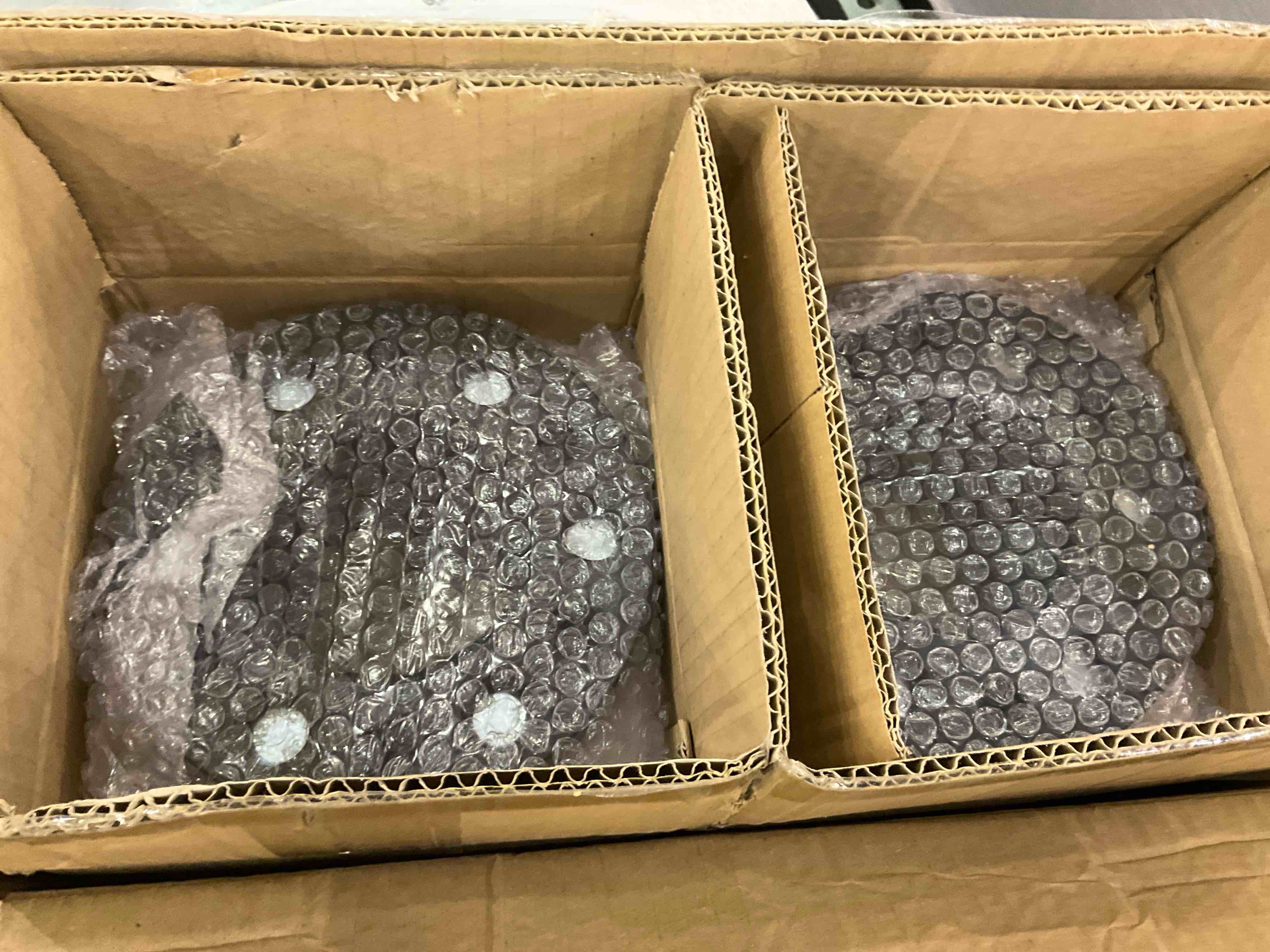 https://s3.amazonaws.com/lotting-images-prod/BargainHunt/EXS01506057_1716549981639.jpeg