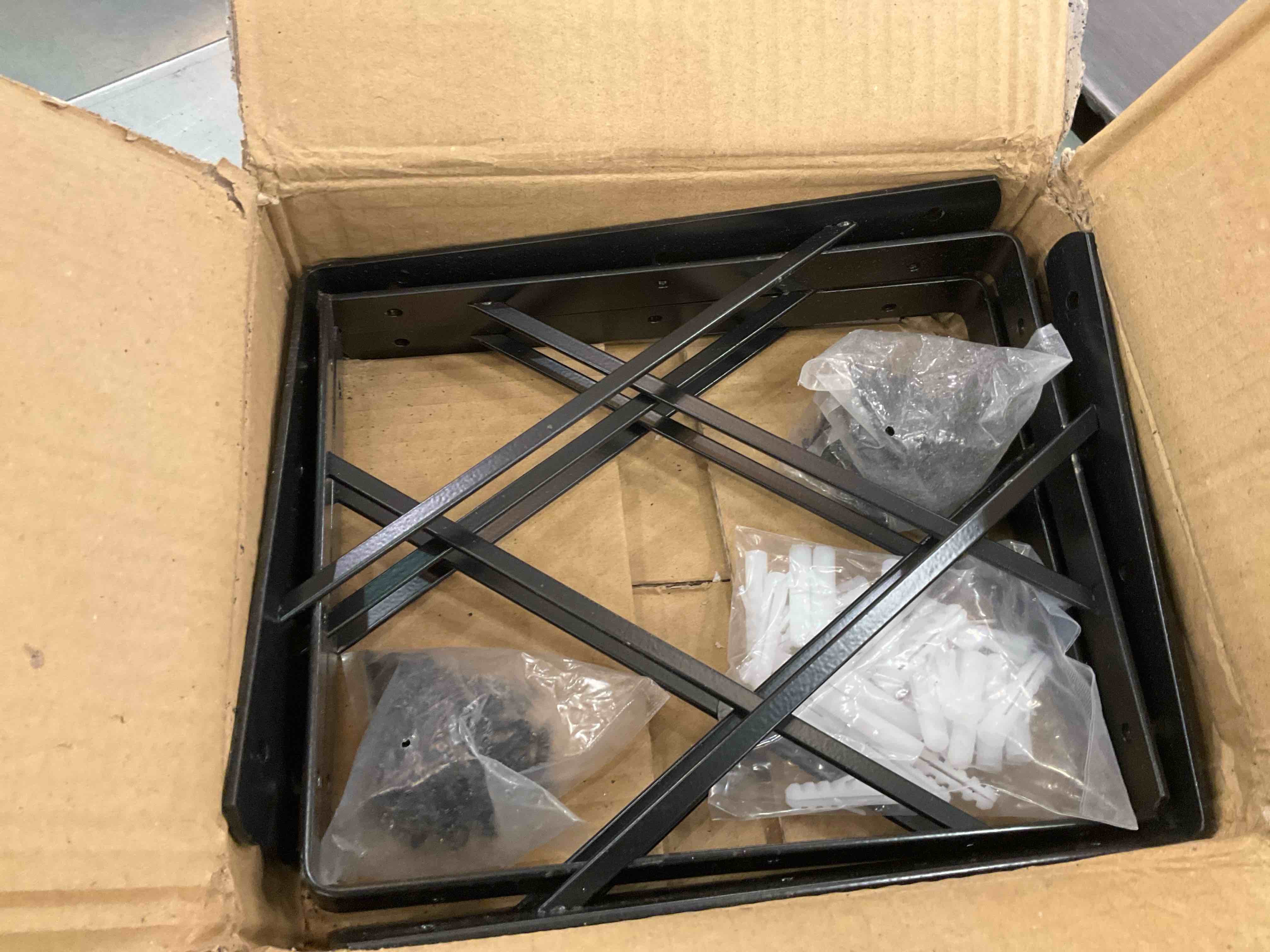 https://s3.amazonaws.com/lotting-images-prod/BargainHunt/EXS01506172_1716908249391.jpeg