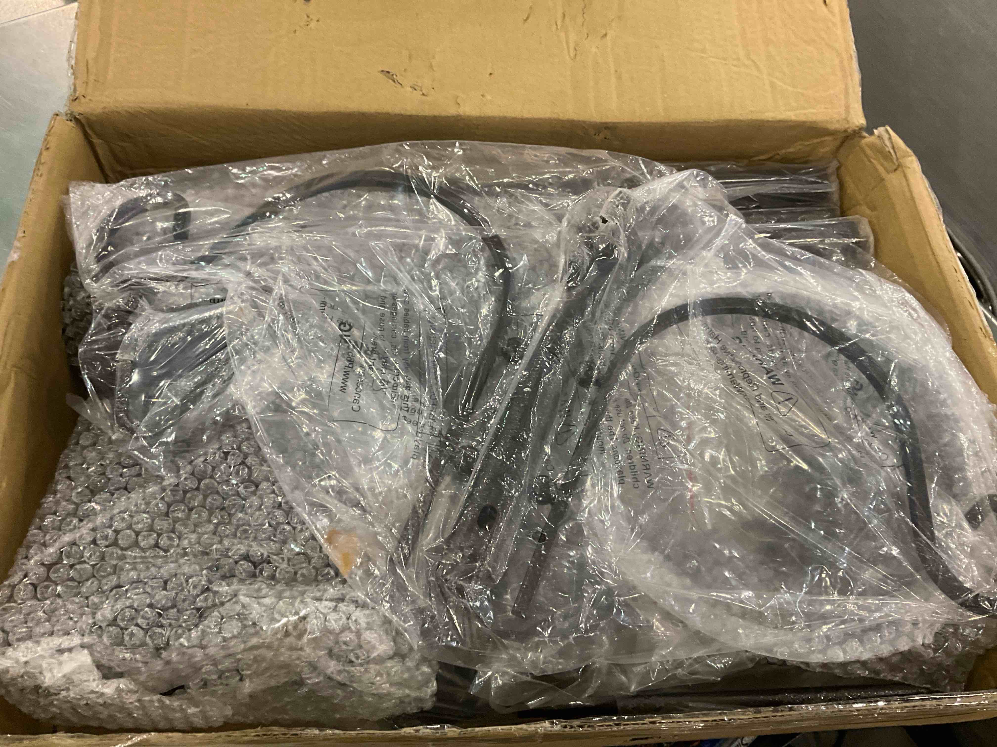 https://s3.amazonaws.com/lotting-images-prod/BargainHunt/EXS01506255_1716981626961.jpeg